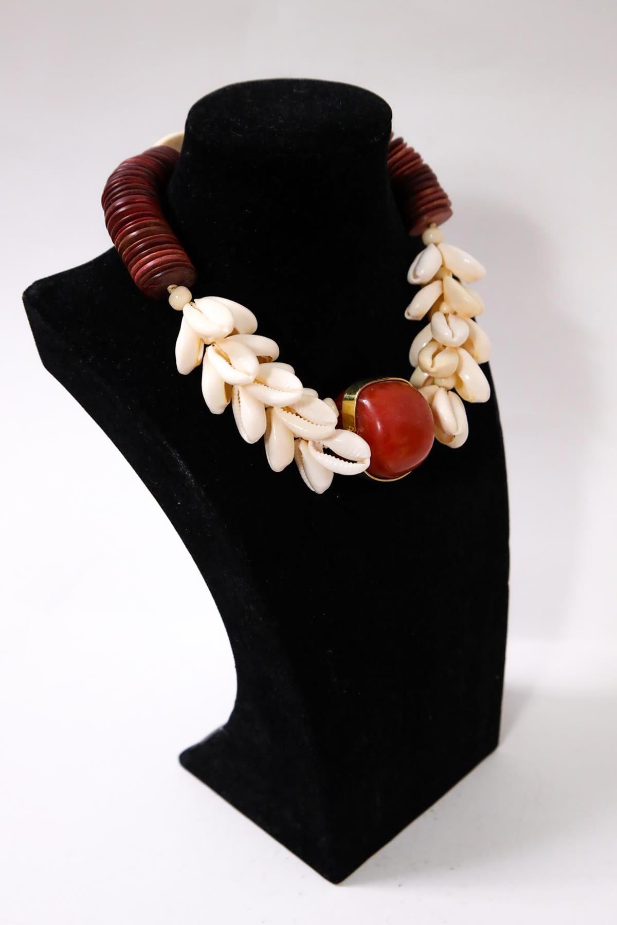 Deniz Kabuğu Tasarım Reçine Detaylı Kolye - Şaman Butik Deniz Kabuğu Tasarım Reçine Detaylı Kolye