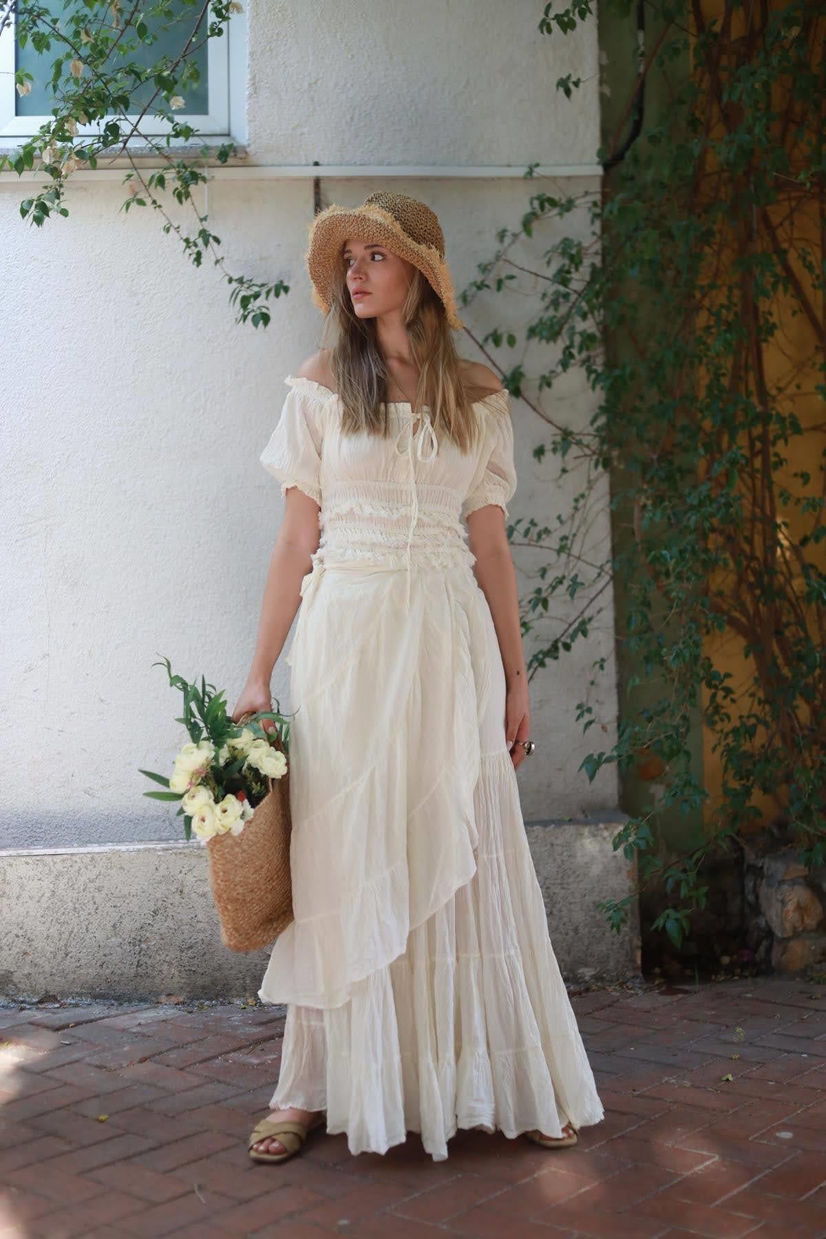 Ekru Kolları Lastikli Püsküllü Crop Bluz