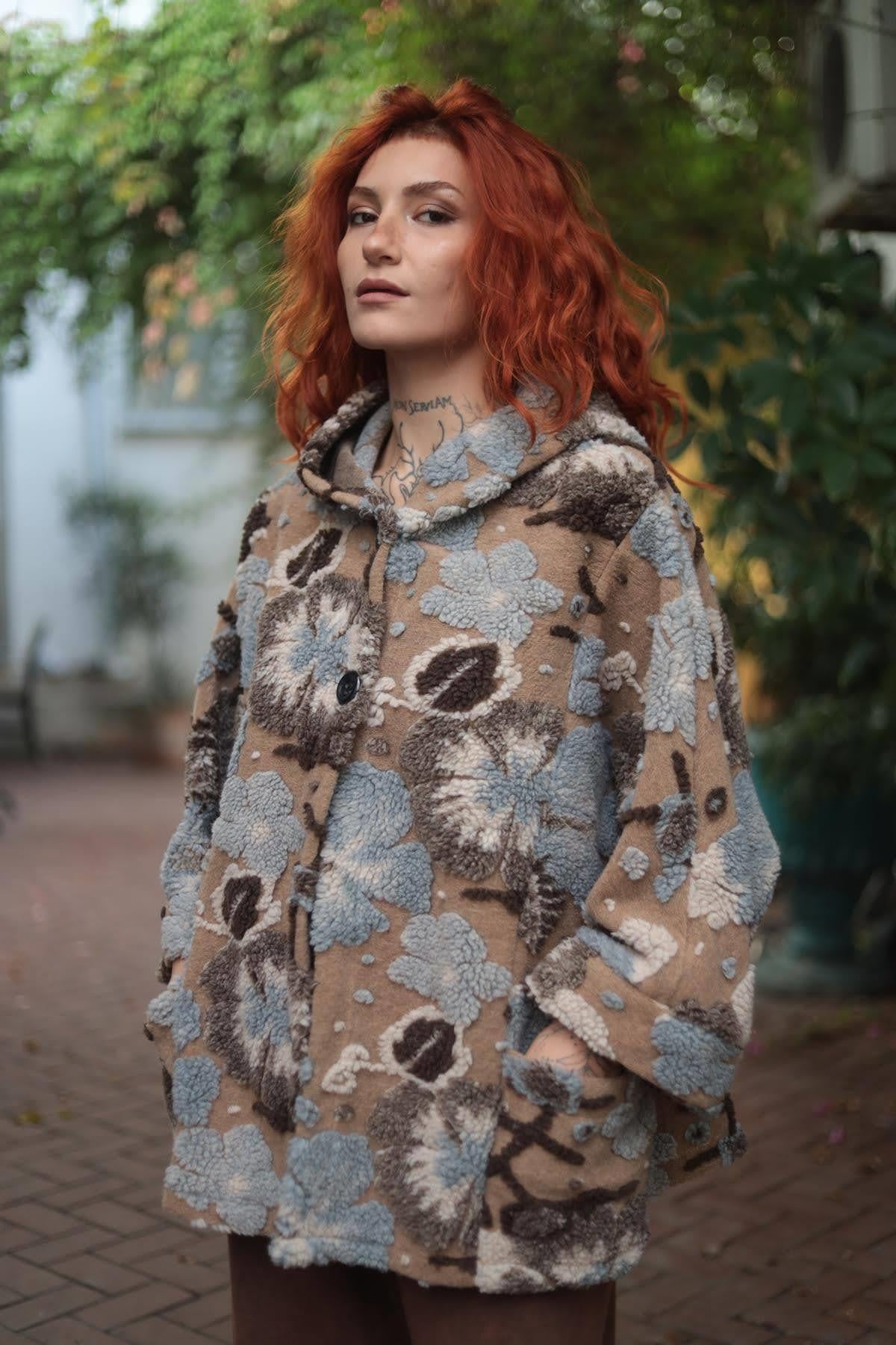 Camel Rengi Çiçek Desenli Cepli Kısa Keçe Kaban