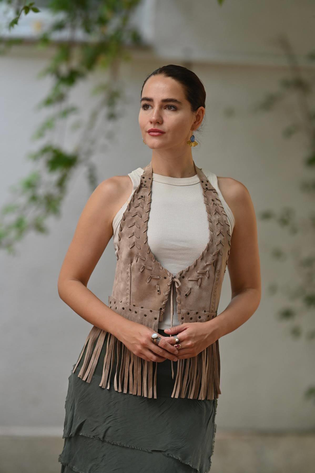 Vizon Rengi Boyundan Askılı Tasarım Süet Deri Yelek