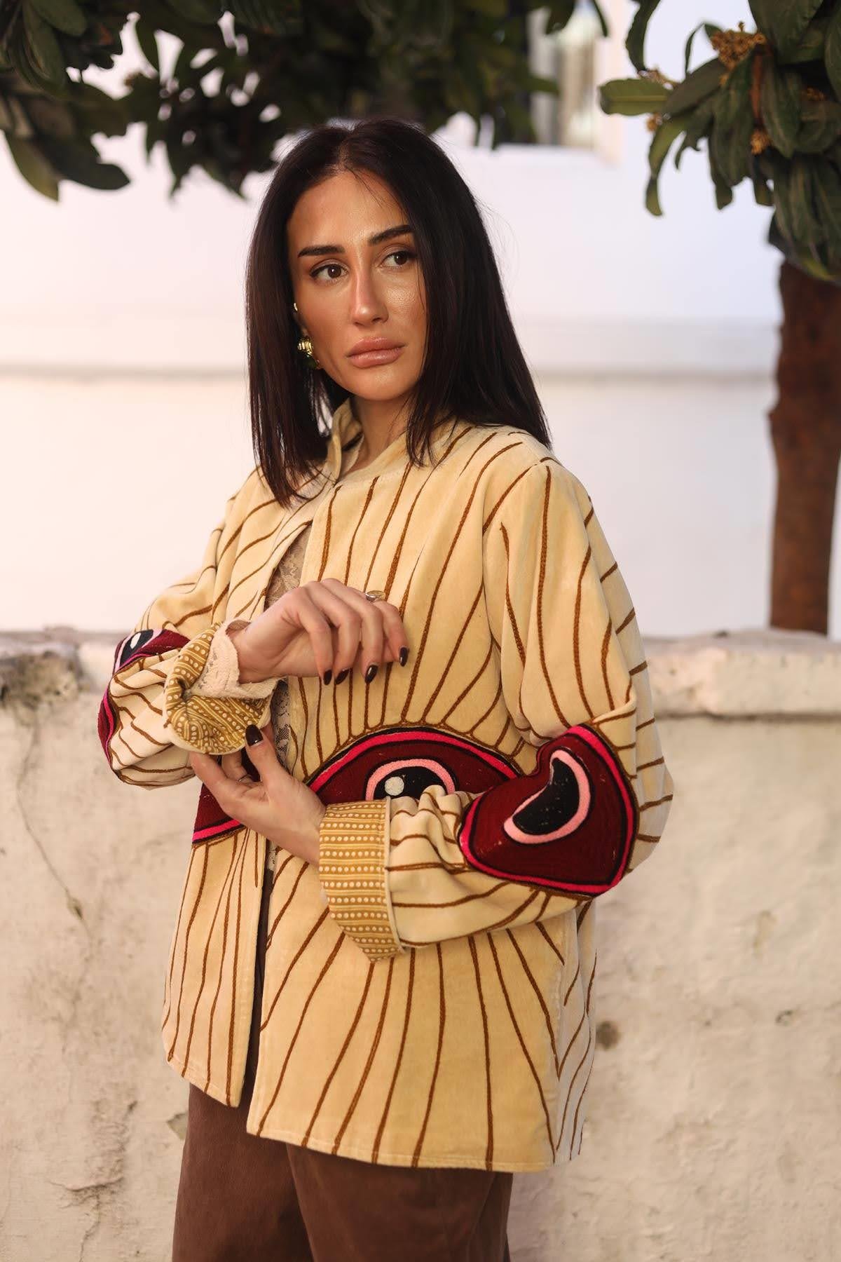 Fildişi Nakışlı Göz Detaylı Kadife Ceket