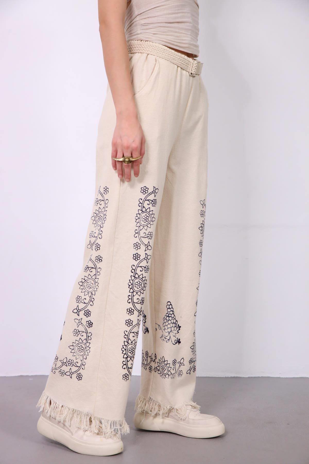 Krem Rengi Paçası Püsküllü Otantik Desenli Pantolon - Şaman Butik Krem Rengi Paçası Püsküllü Otantik Desenli Pantolon