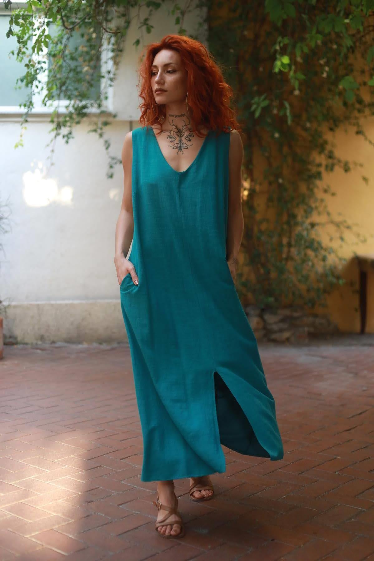 Petrol Yeşili V Yaka Yırtmaçlı Kolsuz Elbise