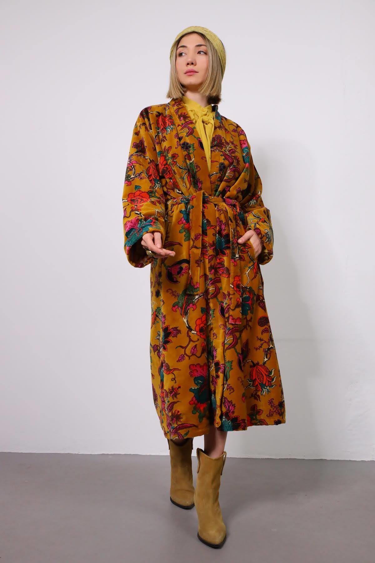 Hardal Rengi Otantik Desenli Kuşaklı Kadife Kaftan - Şaman Butik Hardal Rengi Otantik Desenli Kuşaklı Kadife Kaftan