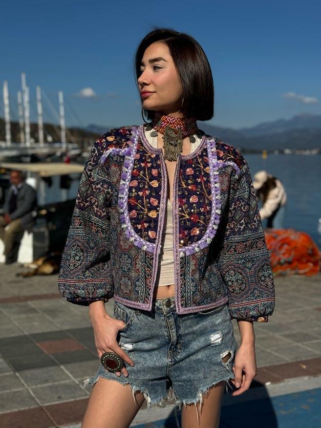 Lacivert Yakası Püsküllü Otantik İşlemeli Tasarım Ceket - Şaman Butik Lacivert Yakası Püsküllü Otantik İşlemeli Tasarım Ceket