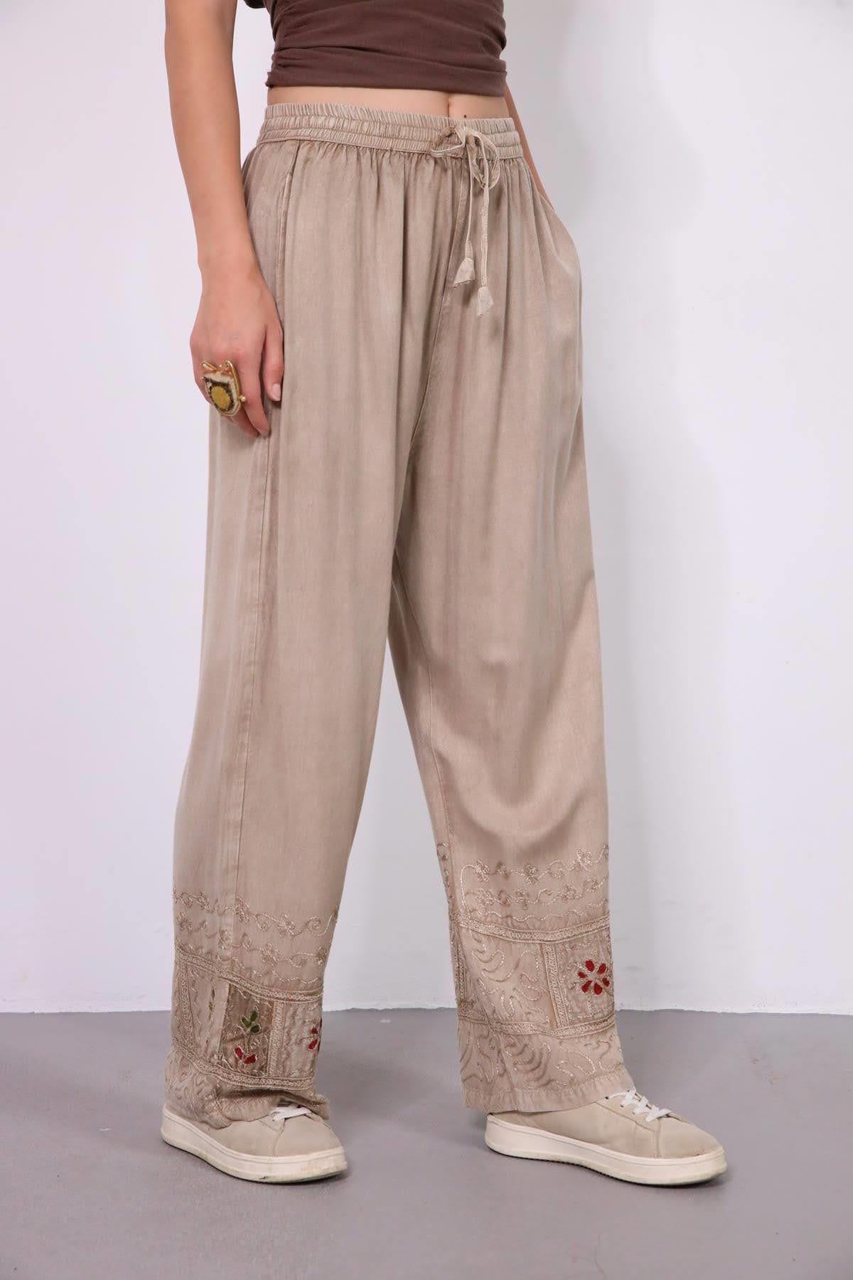 Vizon Rengi Beli Lastikli Paçası İşlemeli Yıkamalı Pantolon - Şaman Butik Vizon Rengi Beli Lastikli Paçası İşlemeli Yıkamalı Pantolon