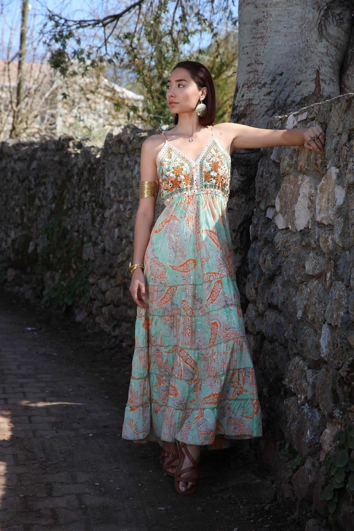 Su Yeşili Ayna Detay İşlemeli Gipeli Uzun İpek Elbise - Şaman Butik Su Yeşili Ayna Detay İşlemeli Gipeli Uzun İpek Elbise