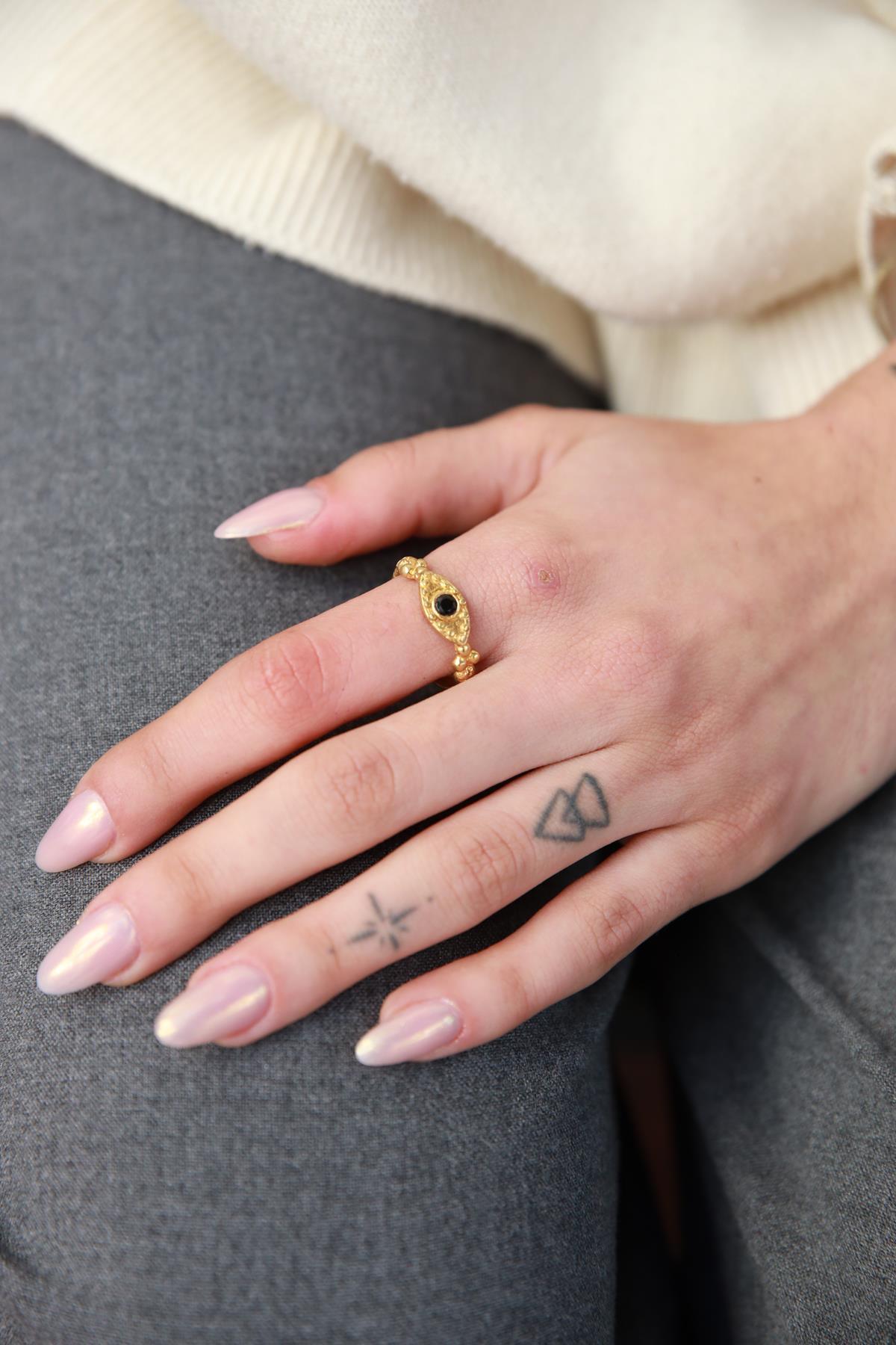 Siyah Taşlı Göz Yüzük