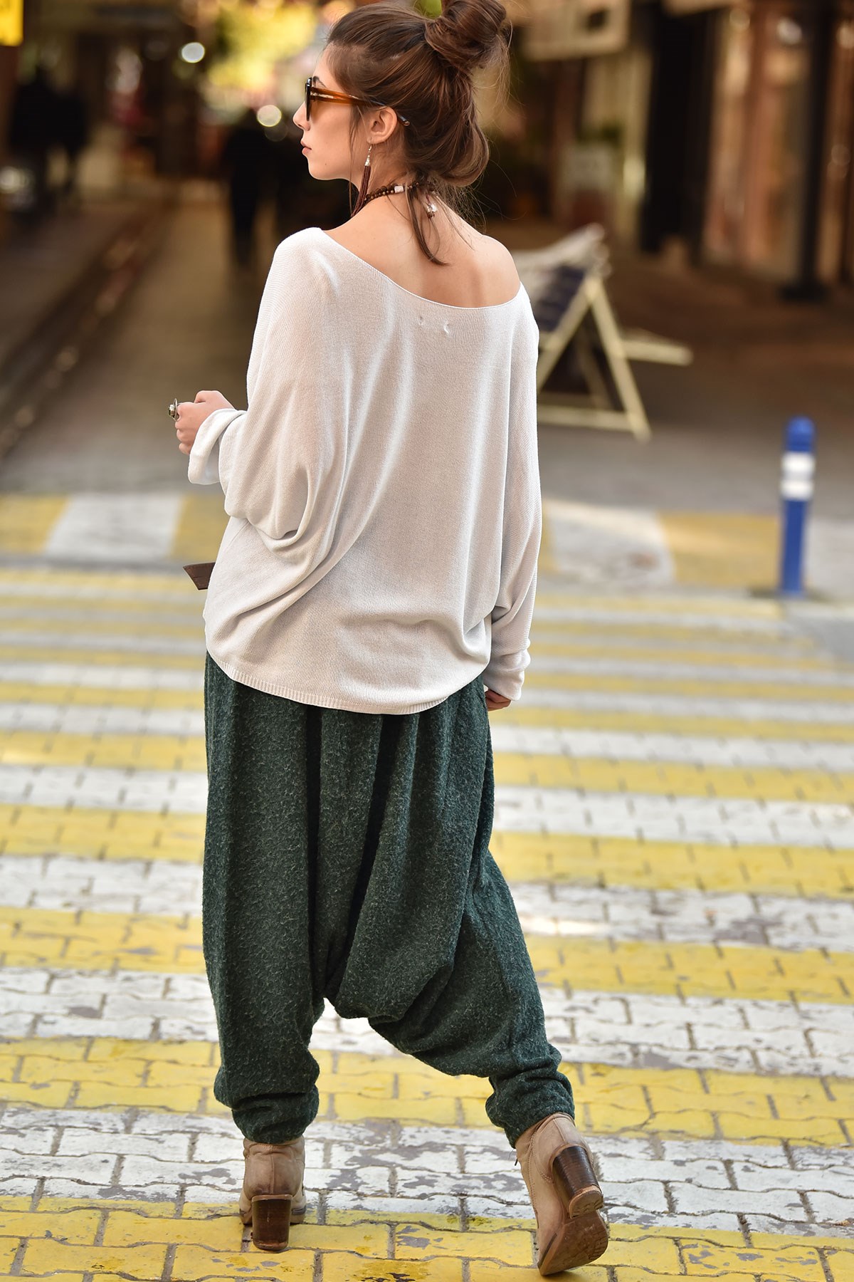 15 Best Tips on How to Wear Harem Pants for Women - FMag.com
