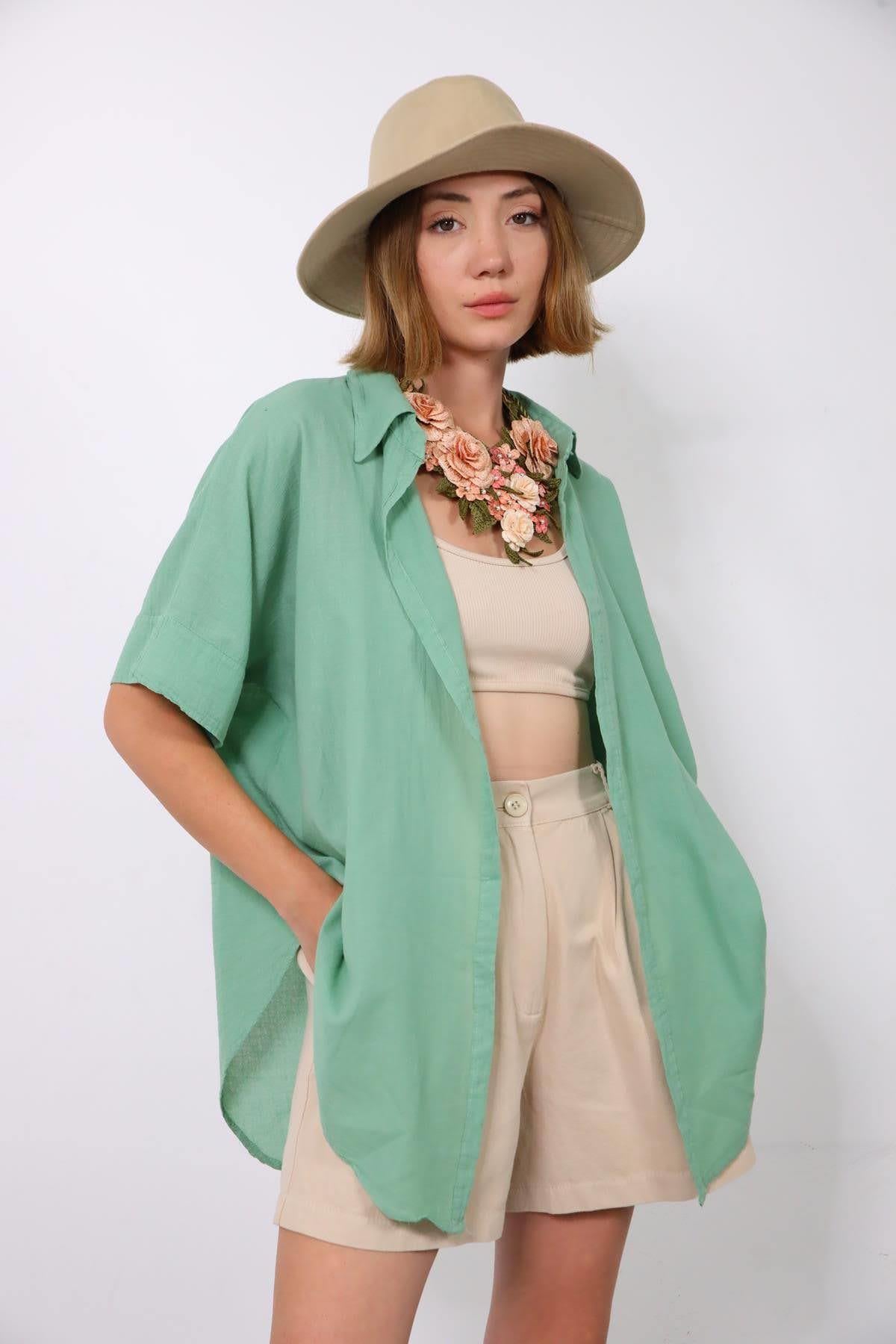  Çağla Yeşili Oval Kesim Düğmesiz Gömlek