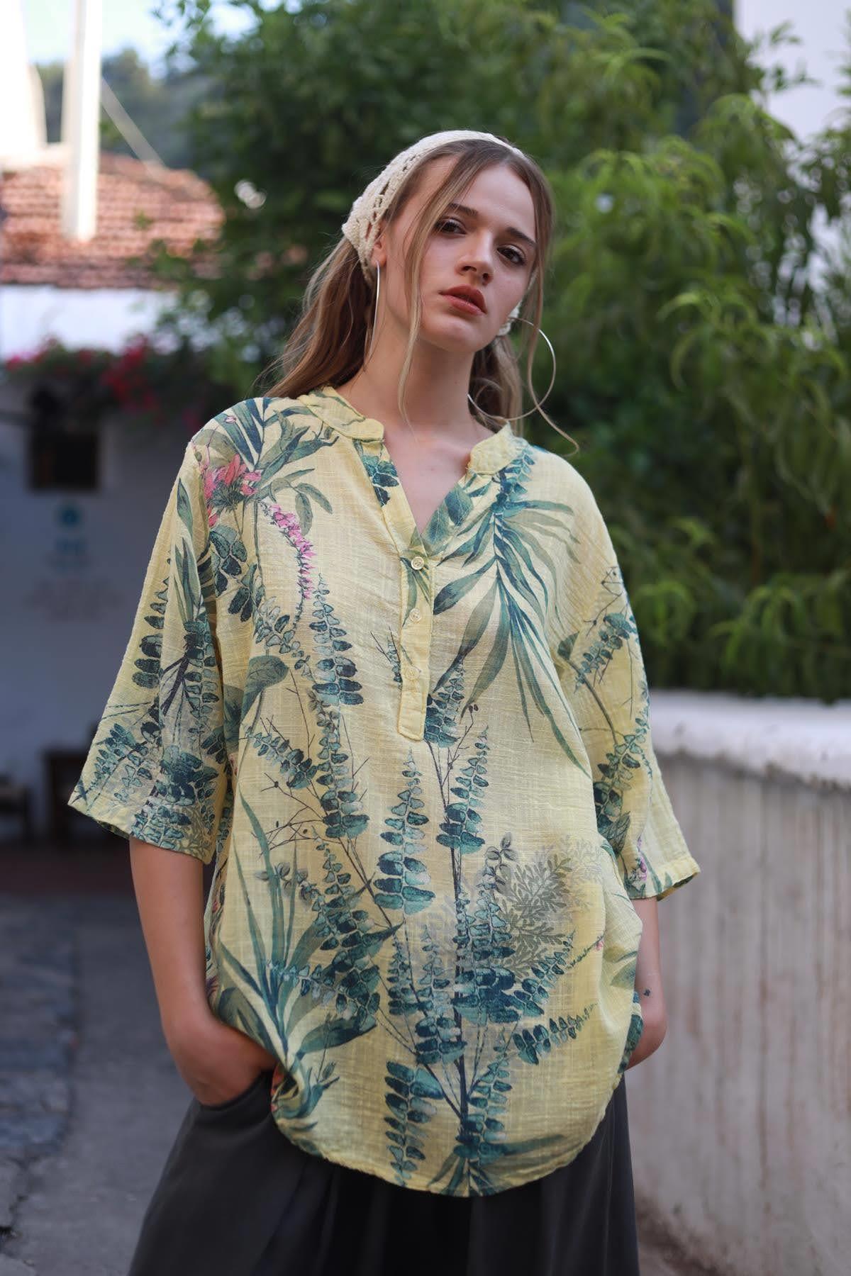 Sarı Üç Düğmeli Çiçek Desenli Gömlek