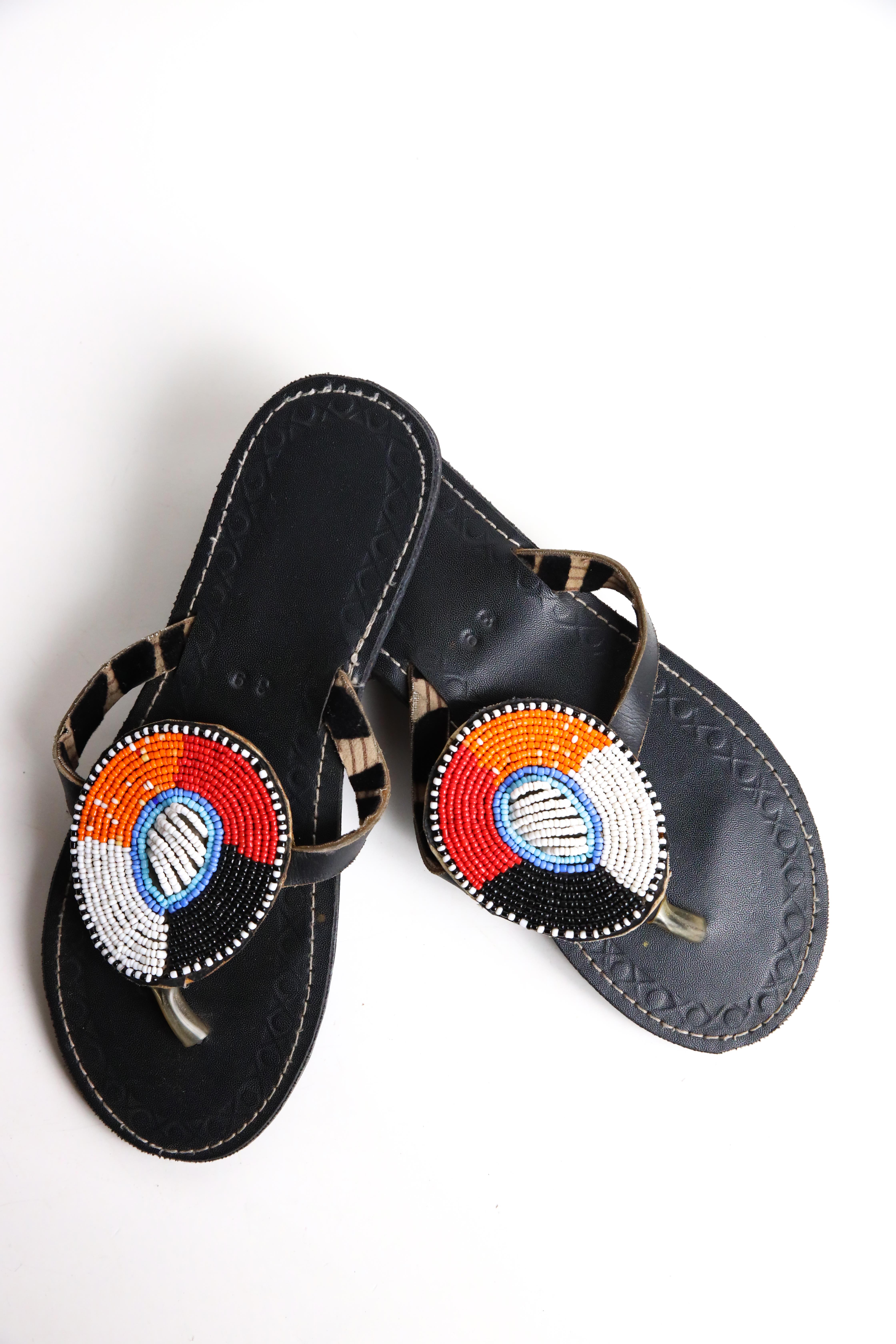 Siyah Boncuk İşlemeli Parmak Arası Terlik - Şaman Butik Siyah Boncuk İşlemeli Parmak Arası Terlik