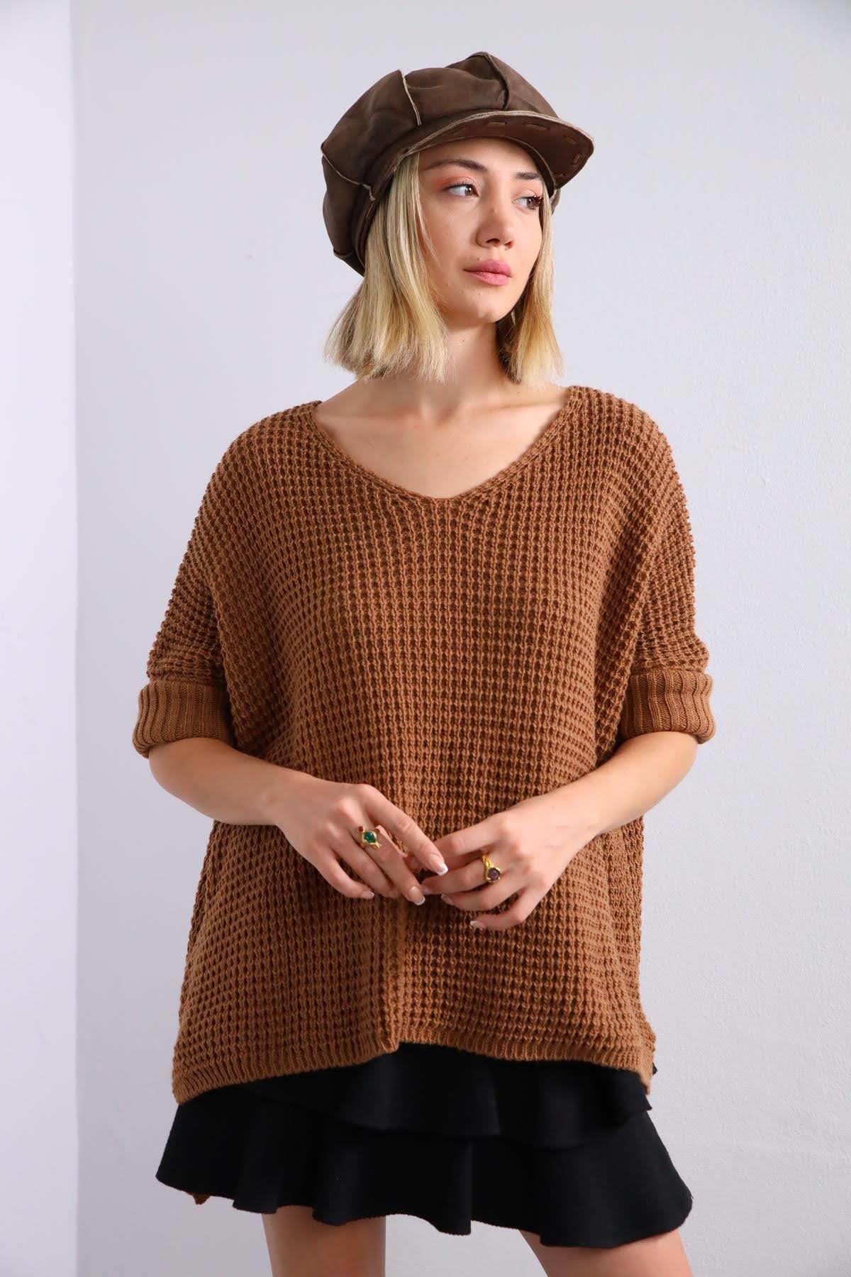 Tarçın Rengi Arkası Uzun Örgü Kazak - Şaman Butik Tarçın Rengi Arkası Uzun Örgü Kazak