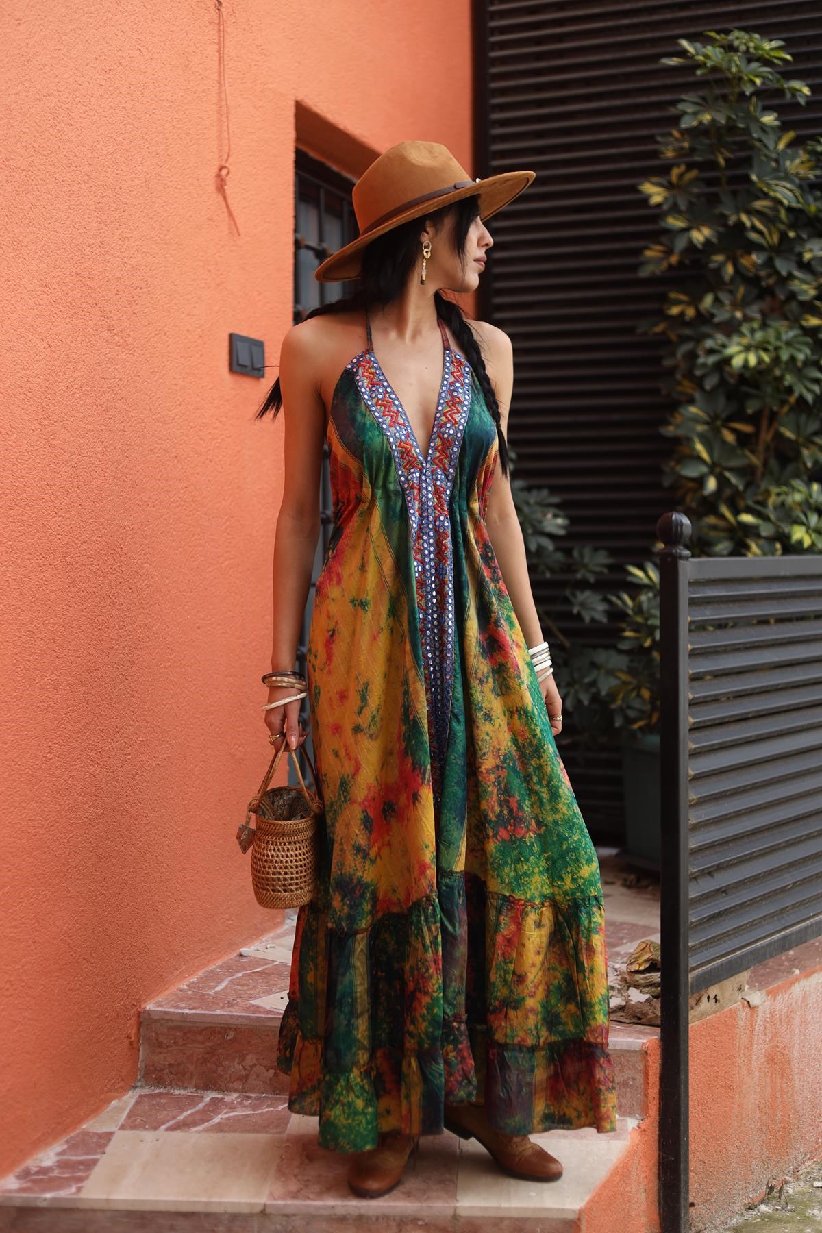 Renkli Batikli Nakış Detaylı Askılı İpek Elbise