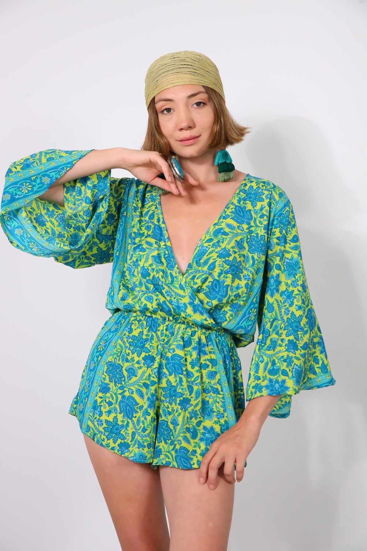  Açık Yeşil Kruvaze Yaka Beli Lastikli Kısa İpek Tulum