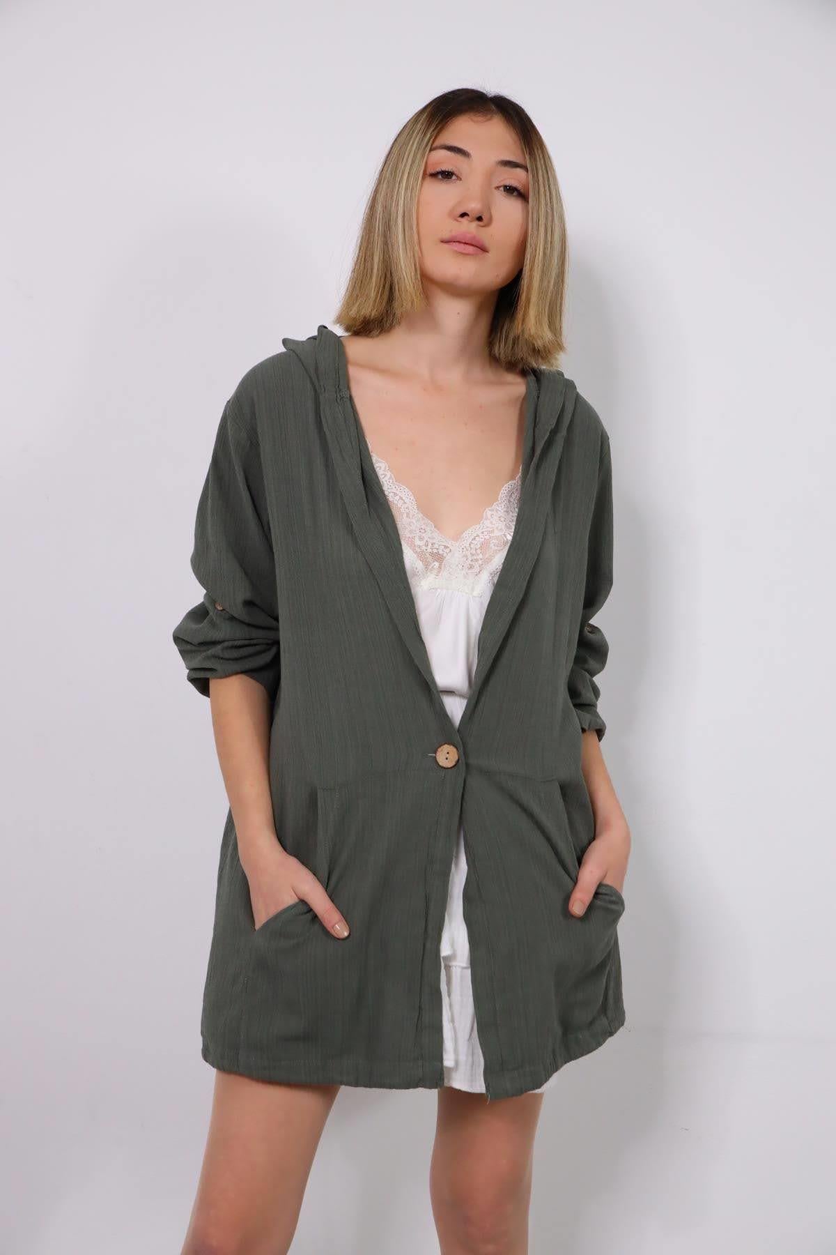 Haki Arkadan Büzgülü Tek Düğmeli Kapüşonlu Ceket - Şaman Butik Haki Arkadan Büzgülü Tek Düğmeli Kapüşonlu Ceket