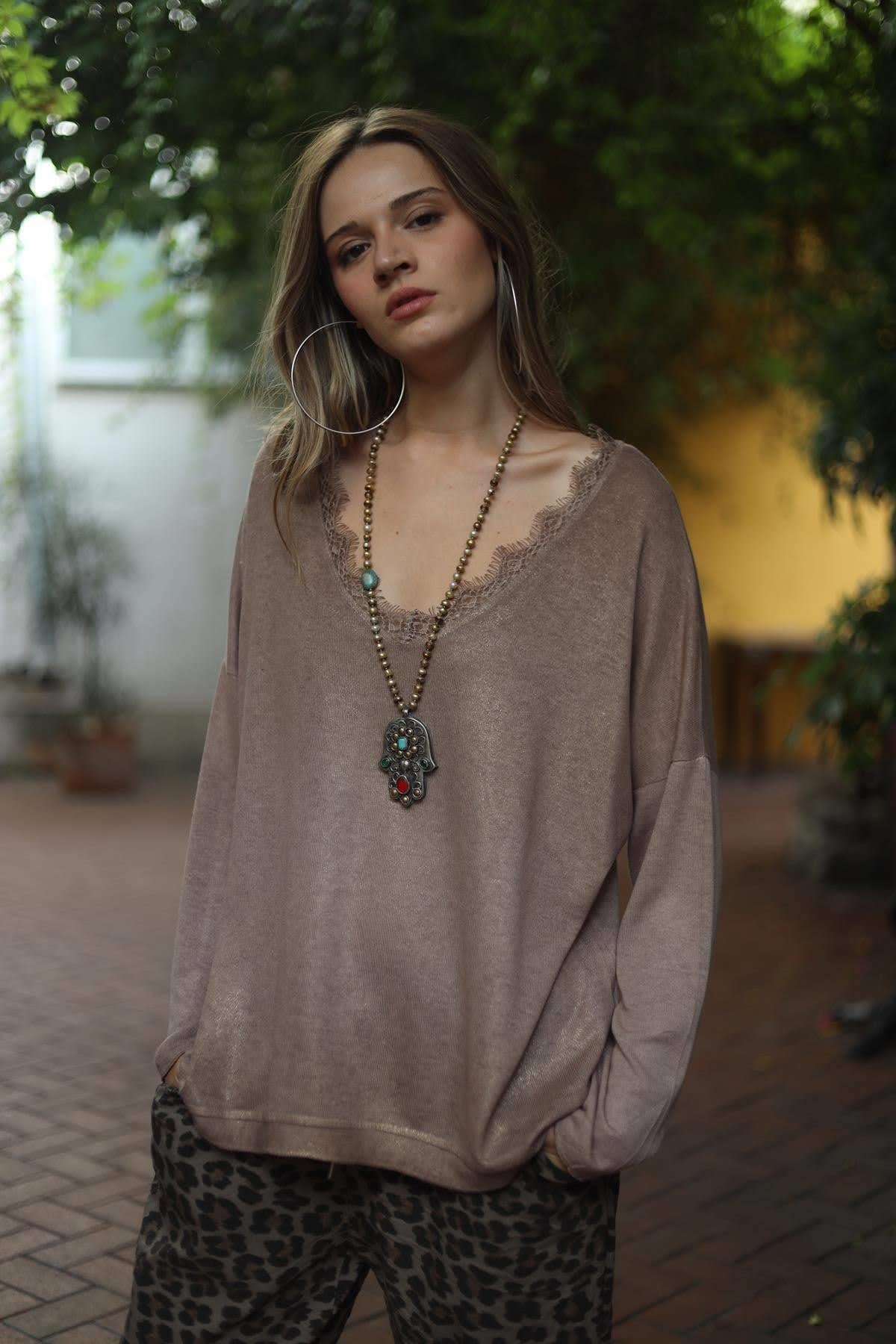 Sütlü Kahve Yakası Dantelli Simli Yağ Yıkama Triko Bluz