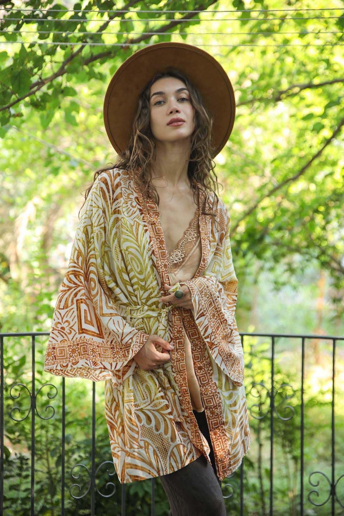 Yağ Yeşili Desenli Kısa İpek Kimono