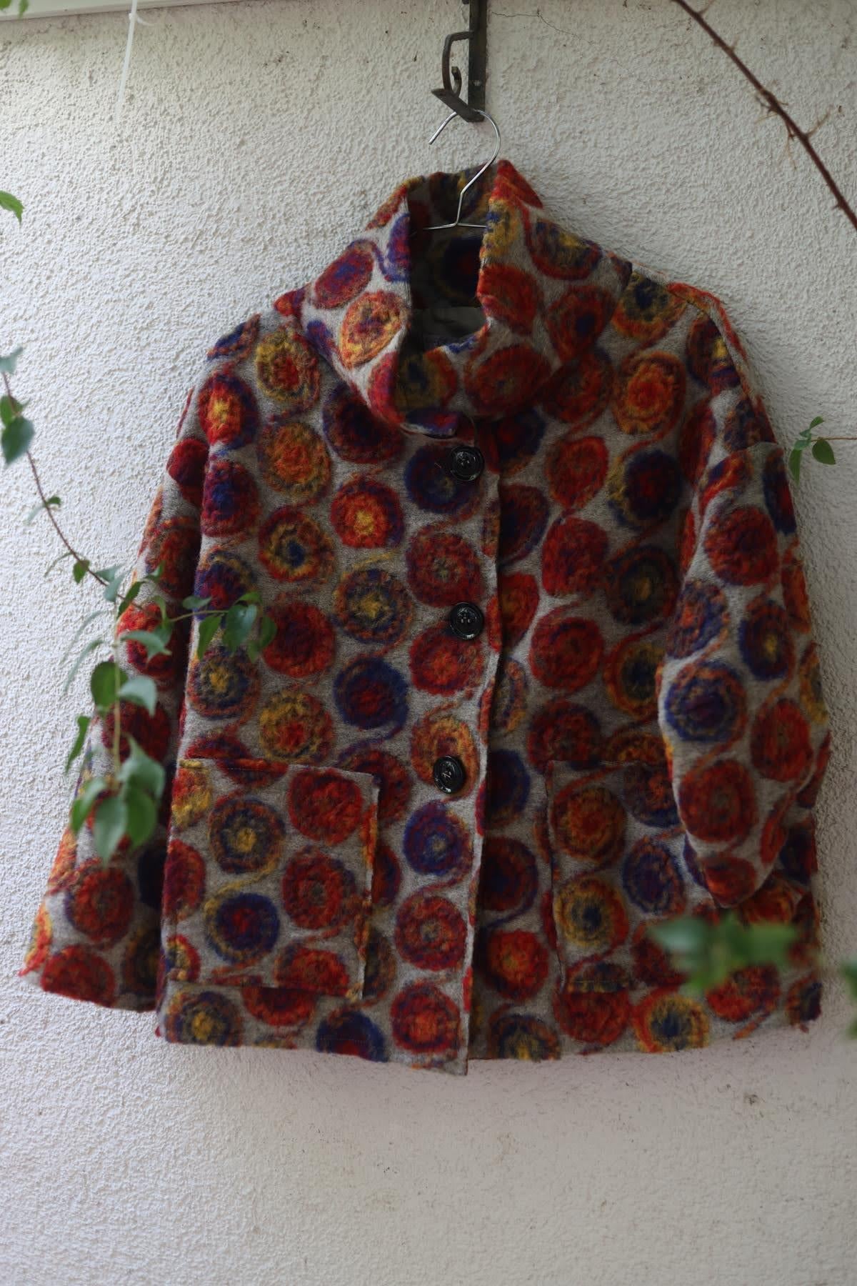 Taş Rengi Spiral Desenli Kısa Keçe Kaban