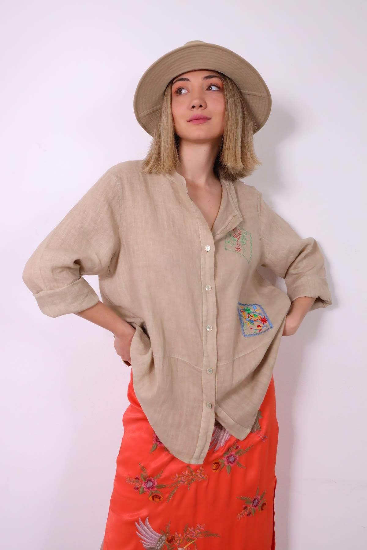  Krem Rengi Hakim Yaka İşlemeli Keten Gömlek