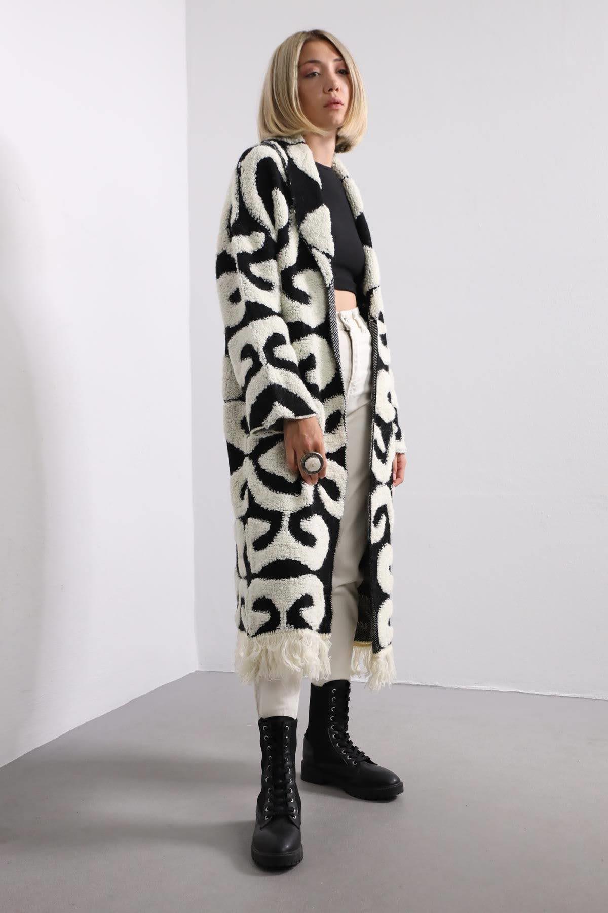 Siyah Dalga Desenli Püsküllü Hırka - Şaman Butik Siyah Dalga Desenli Püsküllü Hırka