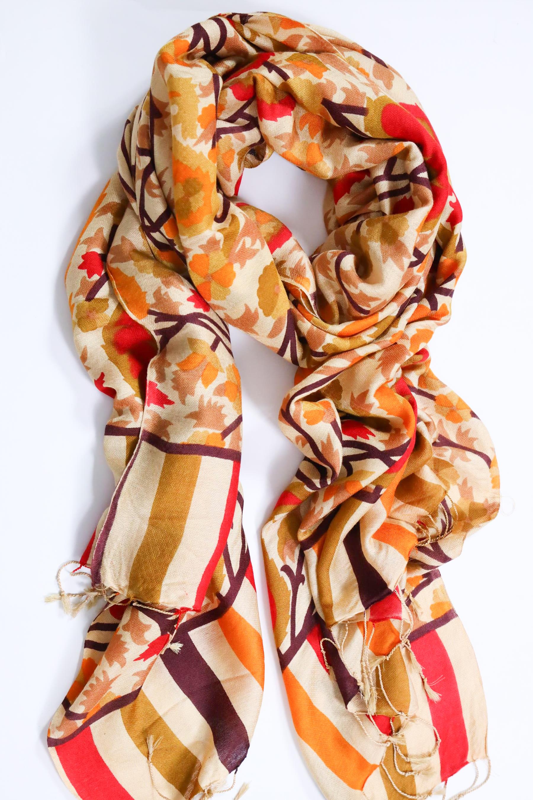 Krem Rengi Püsküllü Desenli İpek Şal - Şaman Butik Krem Rengi Püsküllü Desenli İpek Şal