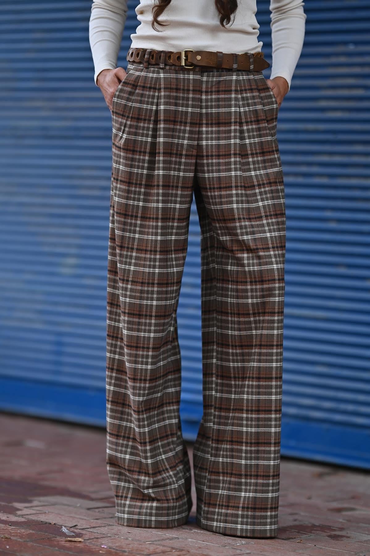 Kahverengi Gizli Düğmeli Pileli Ekose Pantolon