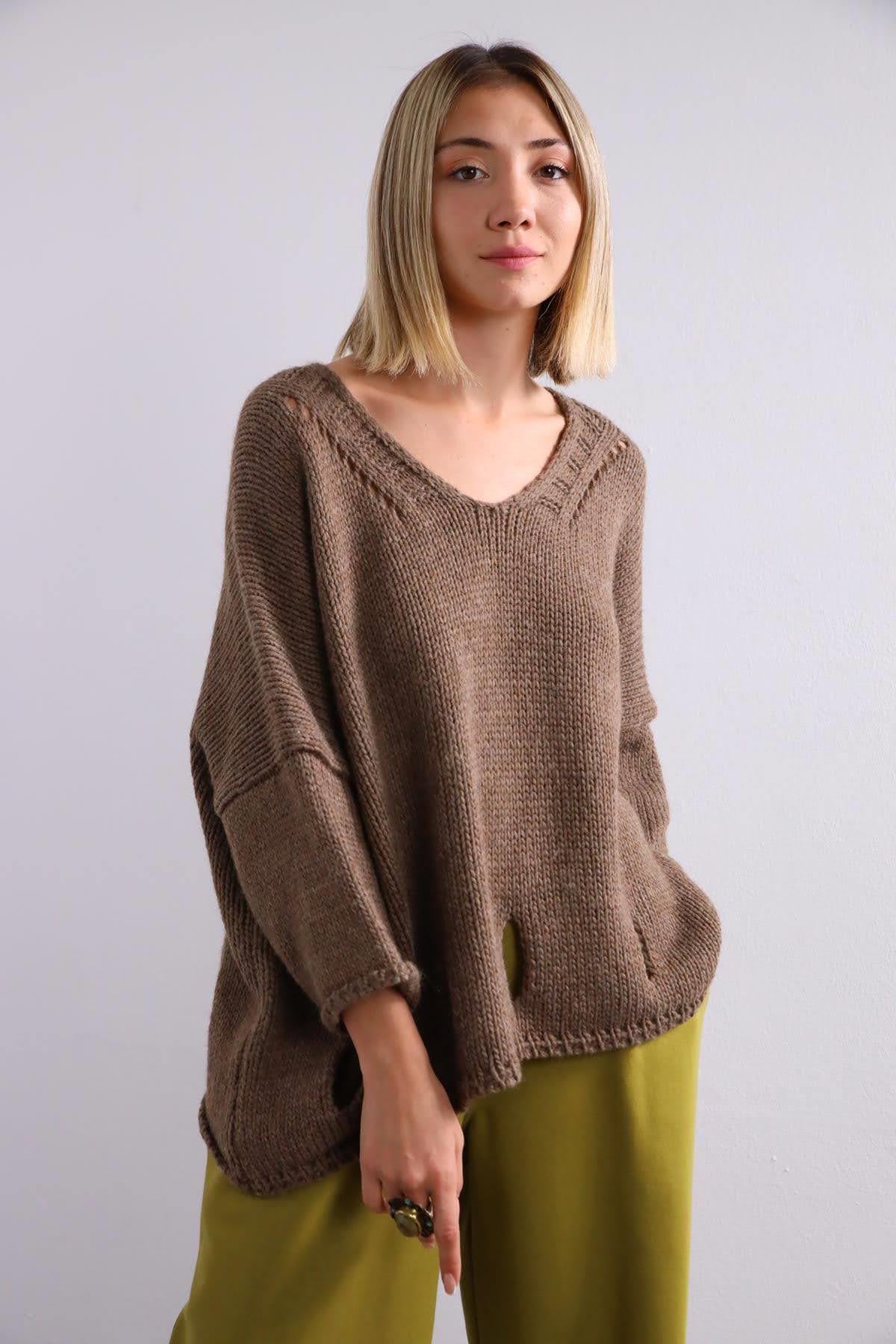 Vizon Rengi Lazer Kesim Detaylı V Yaka Kazak - Şaman Butik Vizon Rengi Lazer Kesim Detaylı V Yaka Kazak