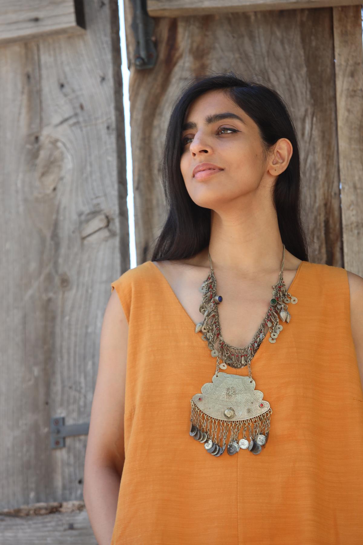 Gümüş Kaplama Plaka ve Antik Para Detaylı Kolye