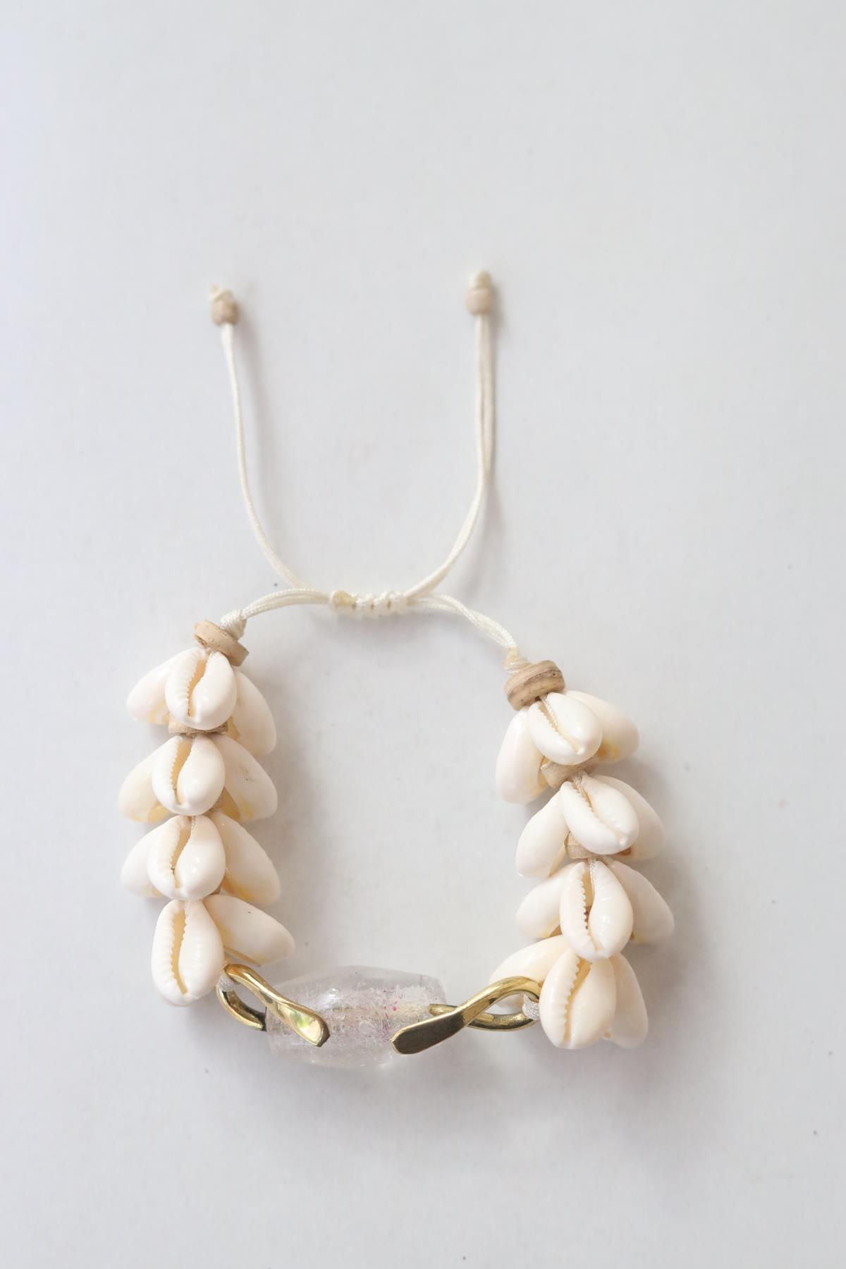 Deniz Kabuklu Cam Detaylı Bileklik