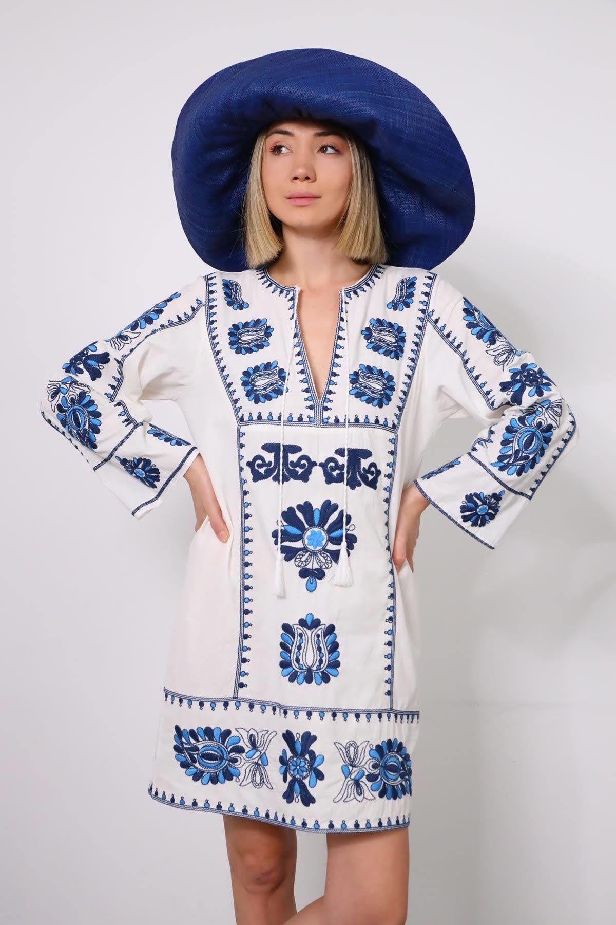  Beyaz Önü ve Kolları İşlemeli İpli Elbise