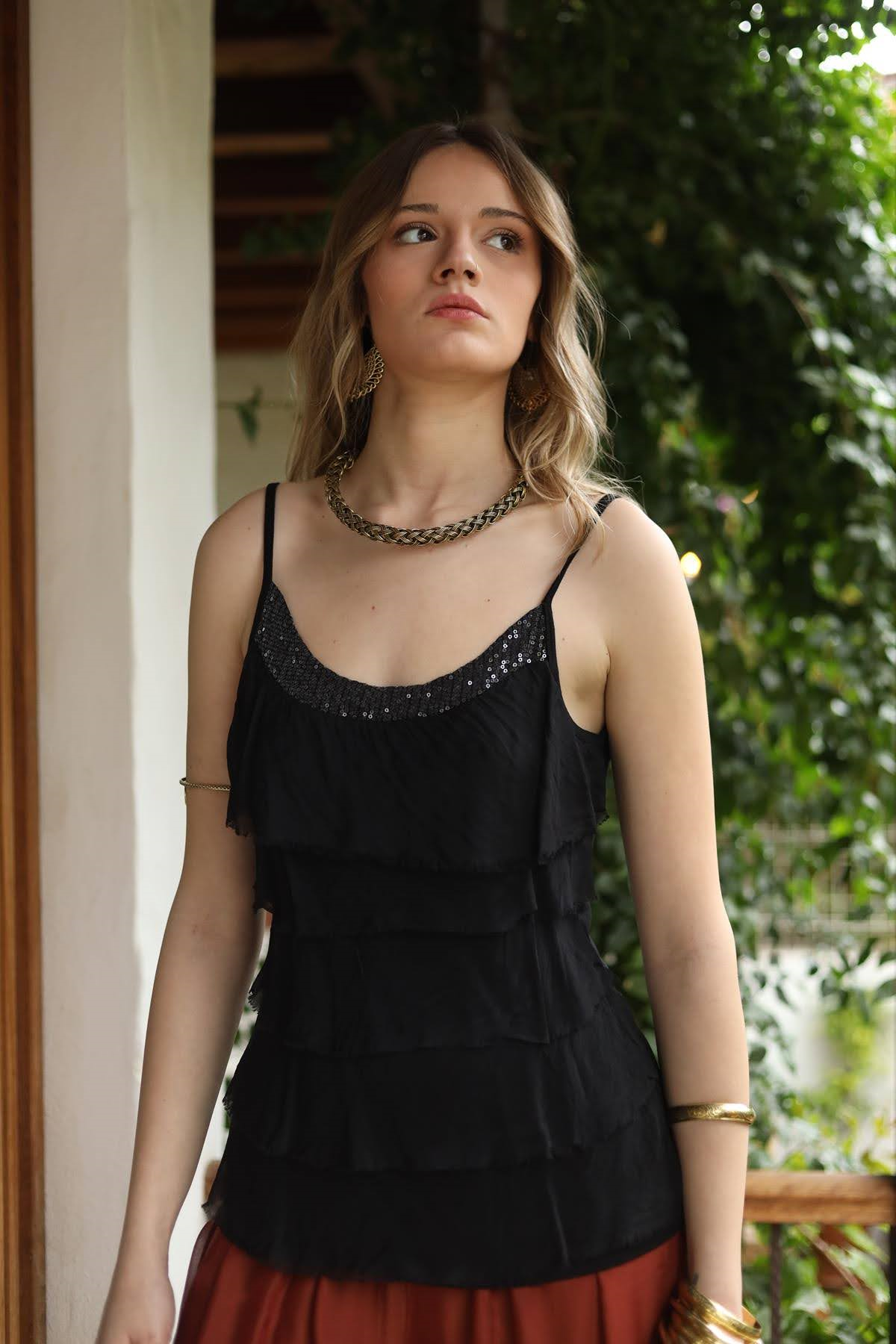 Siyah Payet Detaylı Kat Kat Askılı İpek Bluz