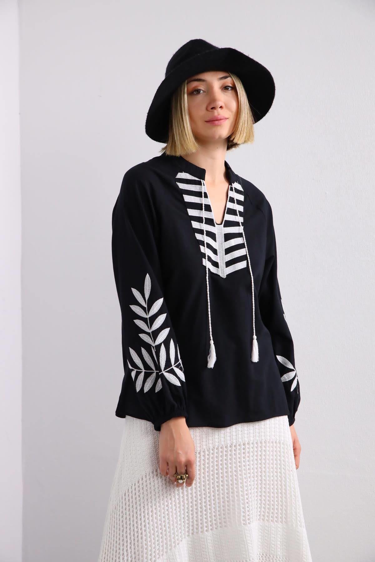 Black V-Neck Patterned Blouse Black V-Neck Patterned Blouse