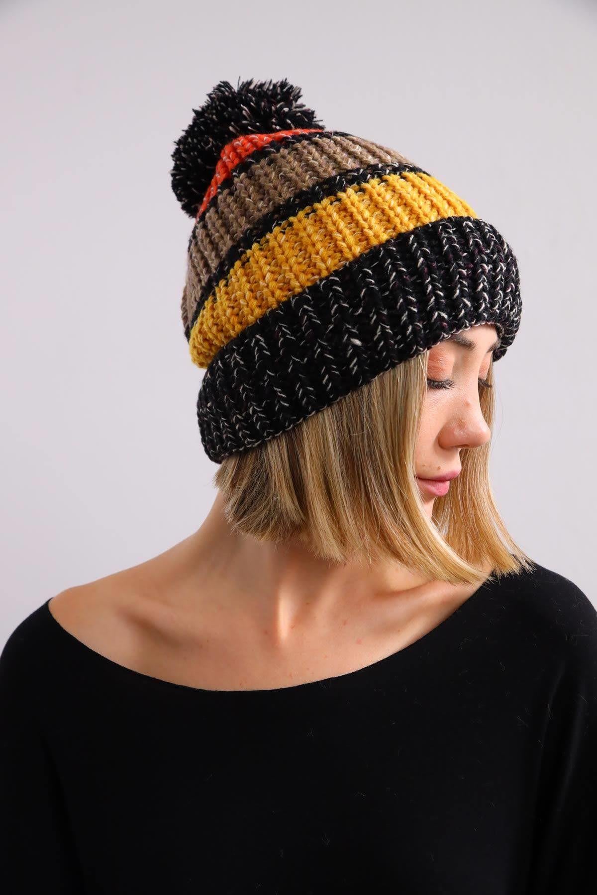  Siyah Çizgili İçi Peluş Ponponlu Örgü Bere