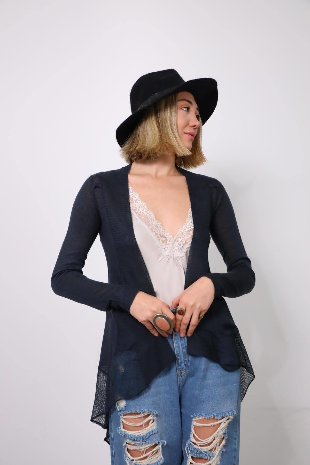 Antrasit Arkası Yırtmaçlı Asimetrik Kesim İnce Hırka - Şaman Butik Antrasit Arkası Yırtmaçlı Asimetrik Kesim İnce Hırka