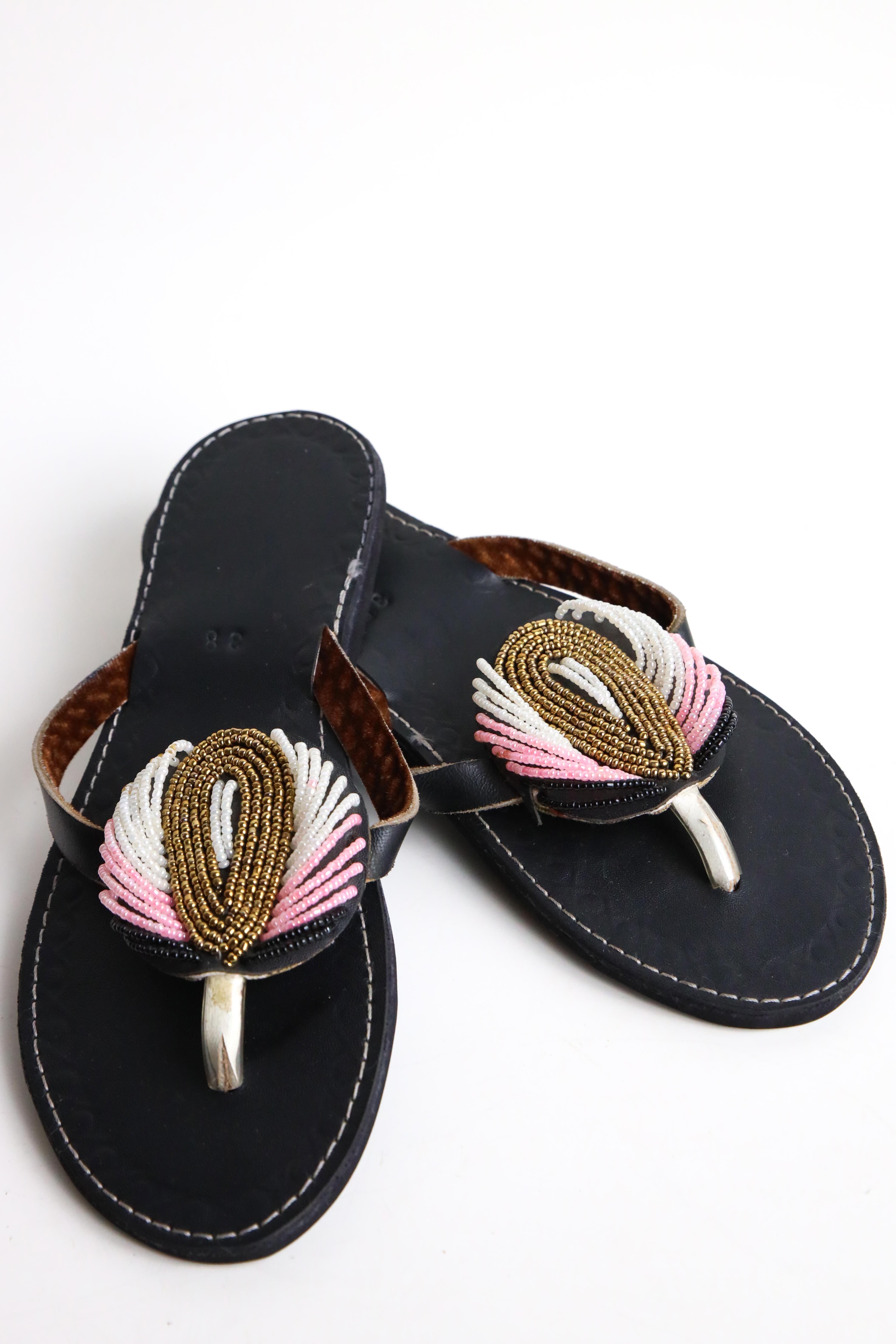 Siyah Boncuk İşlemeli Parmak Arası Terlik - Şaman Butik Siyah Boncuk İşlemeli Parmak Arası Terlik