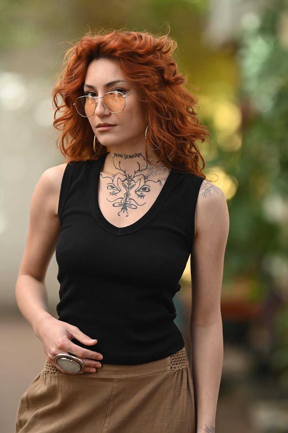 Siyah V Yaka Kalın Askılı Atlet