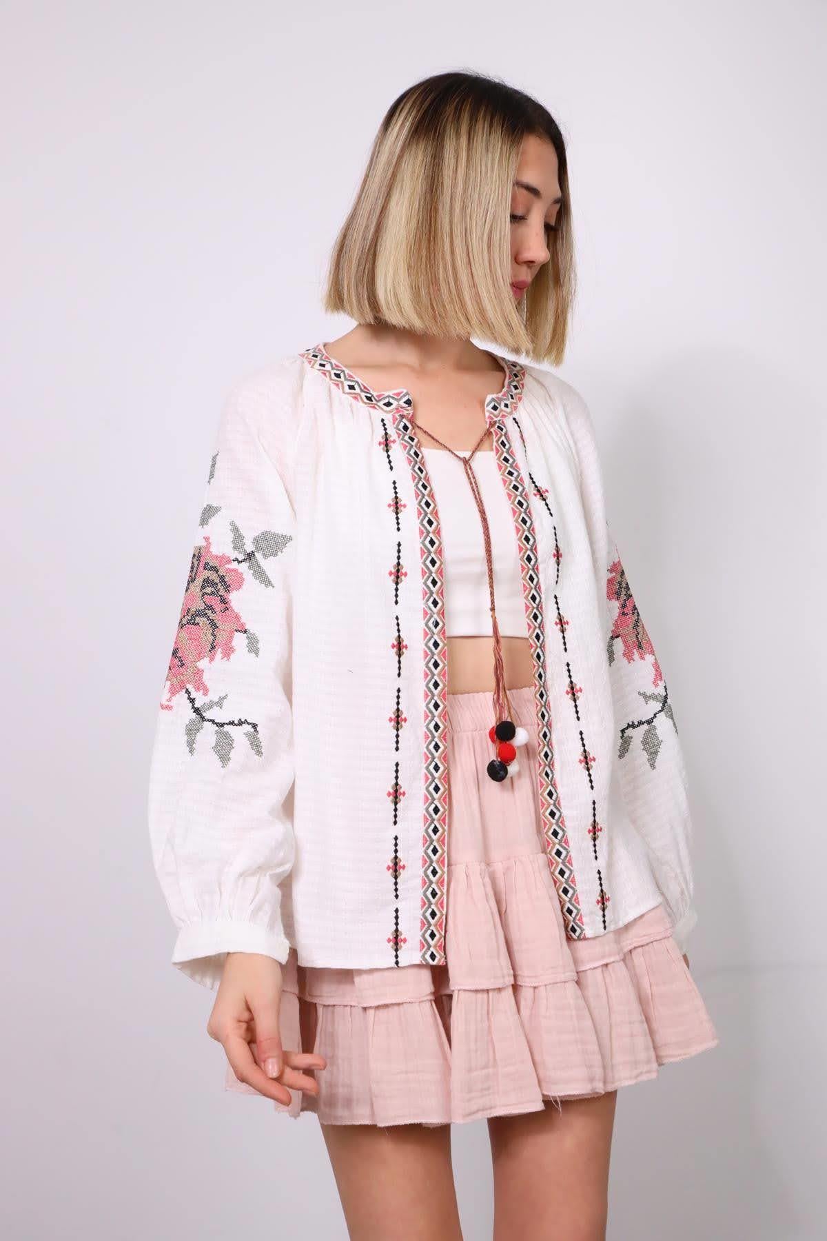 Beyaz İşlemeli Ponponlu Ceket - Şaman Butik - Bohem Giyim ve Aksesuar | Kadın & Erkek Beyaz İşlemeli Ponponlu Ceket