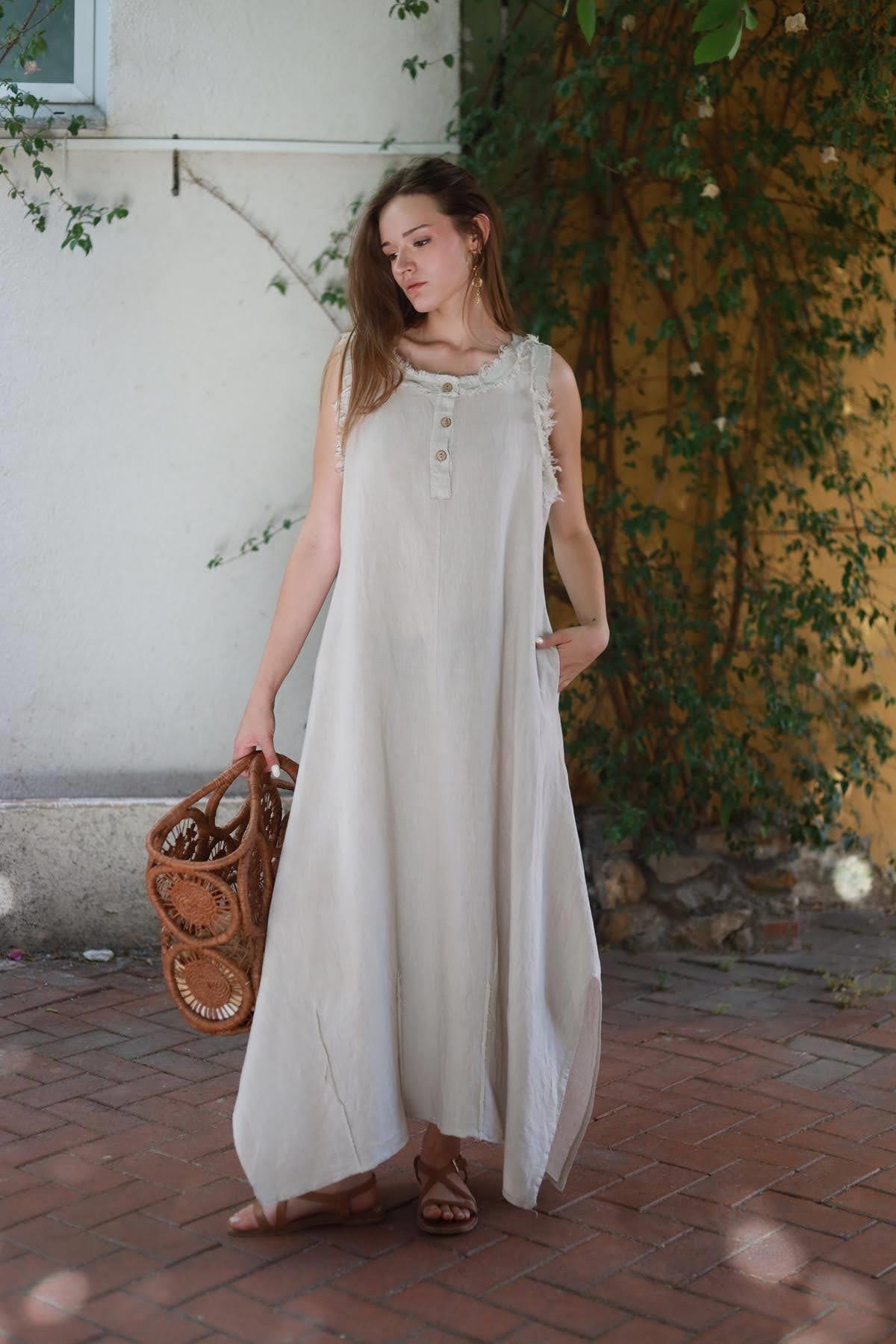 Taş Rengi Yakası Düğmeli Püsküllü Keten Elbise