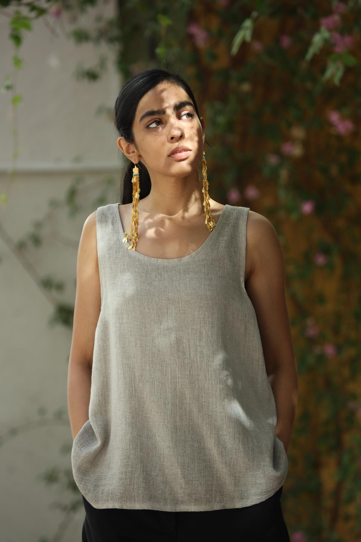 Vizon Rengi Geniş Yaka Askılı Soft Keten Bluz