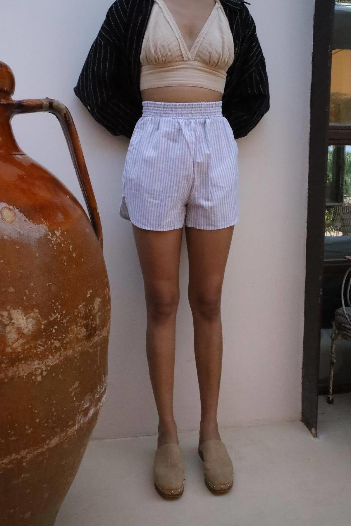 Gri Çizgili Cepli Beli Lastikli Şort