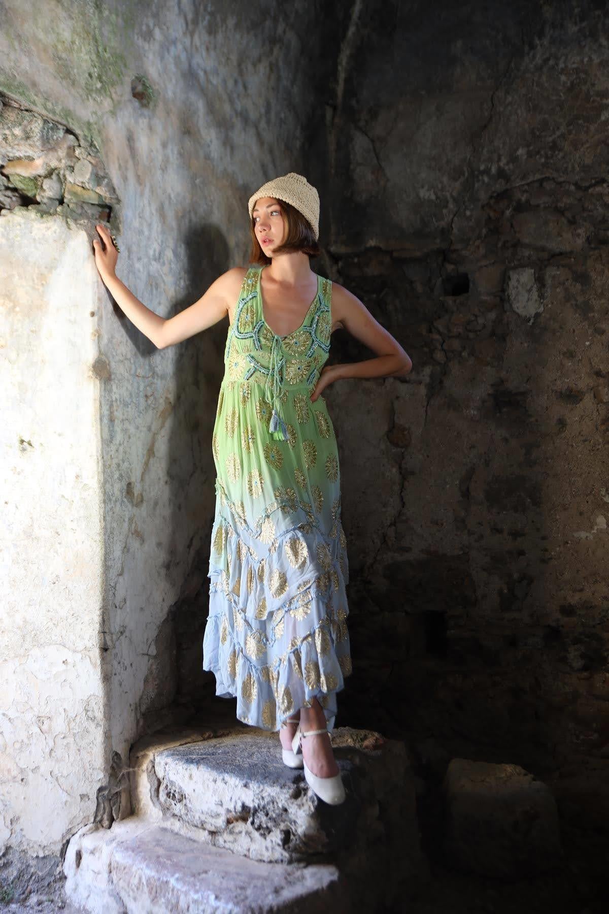 Yeşil Renk Geçişli Pul ve Boncuk İşlemeli Volanlı Elbise - Şaman Butik Yeşil Renk Geçişli Pul ve Boncuk İşlemeli Volanlı Elbise