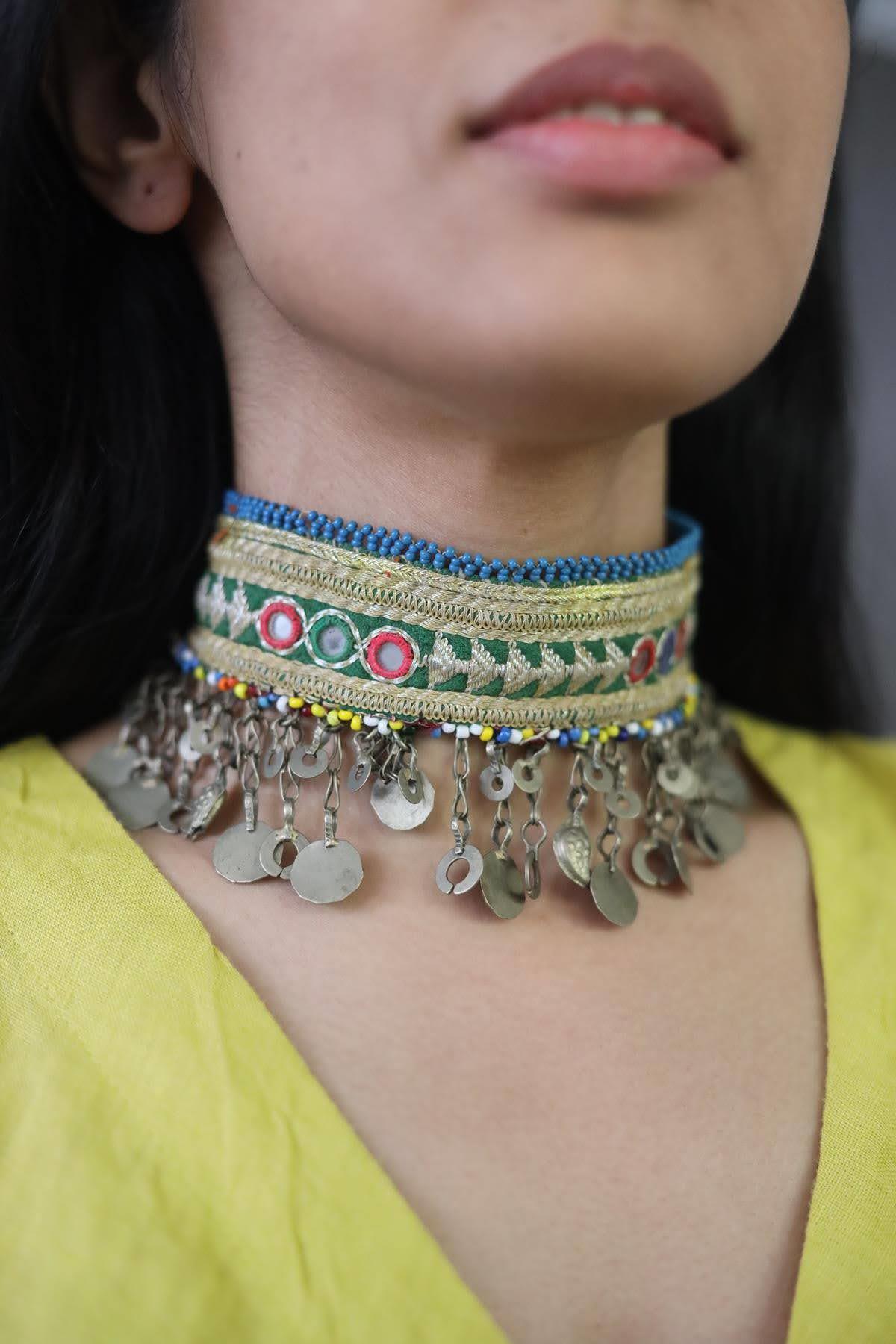 Tasarım Sallantılı Choker Kolye