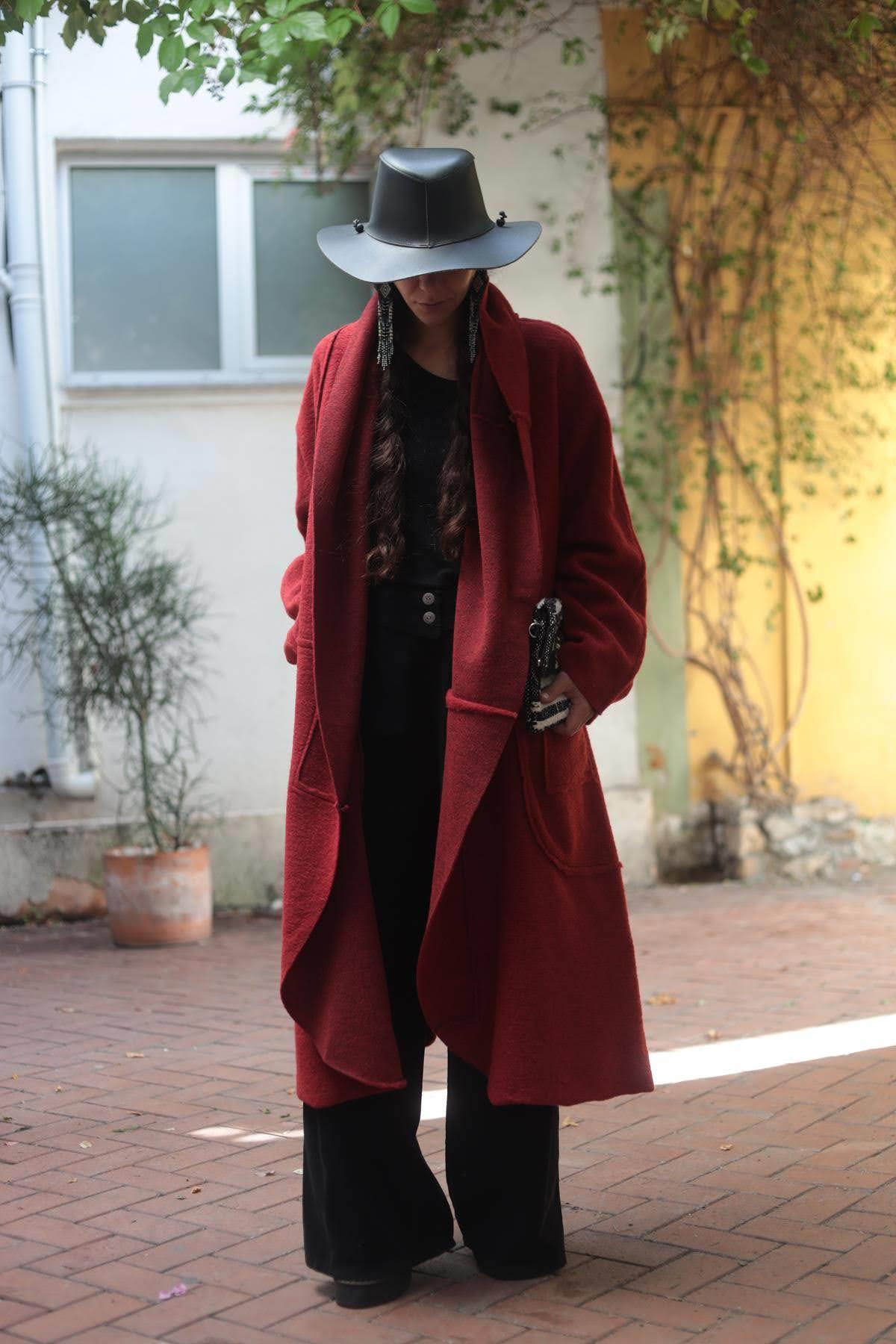 Kırmızı Dikiş Detaylı Şal Yaka Keçe Kaban