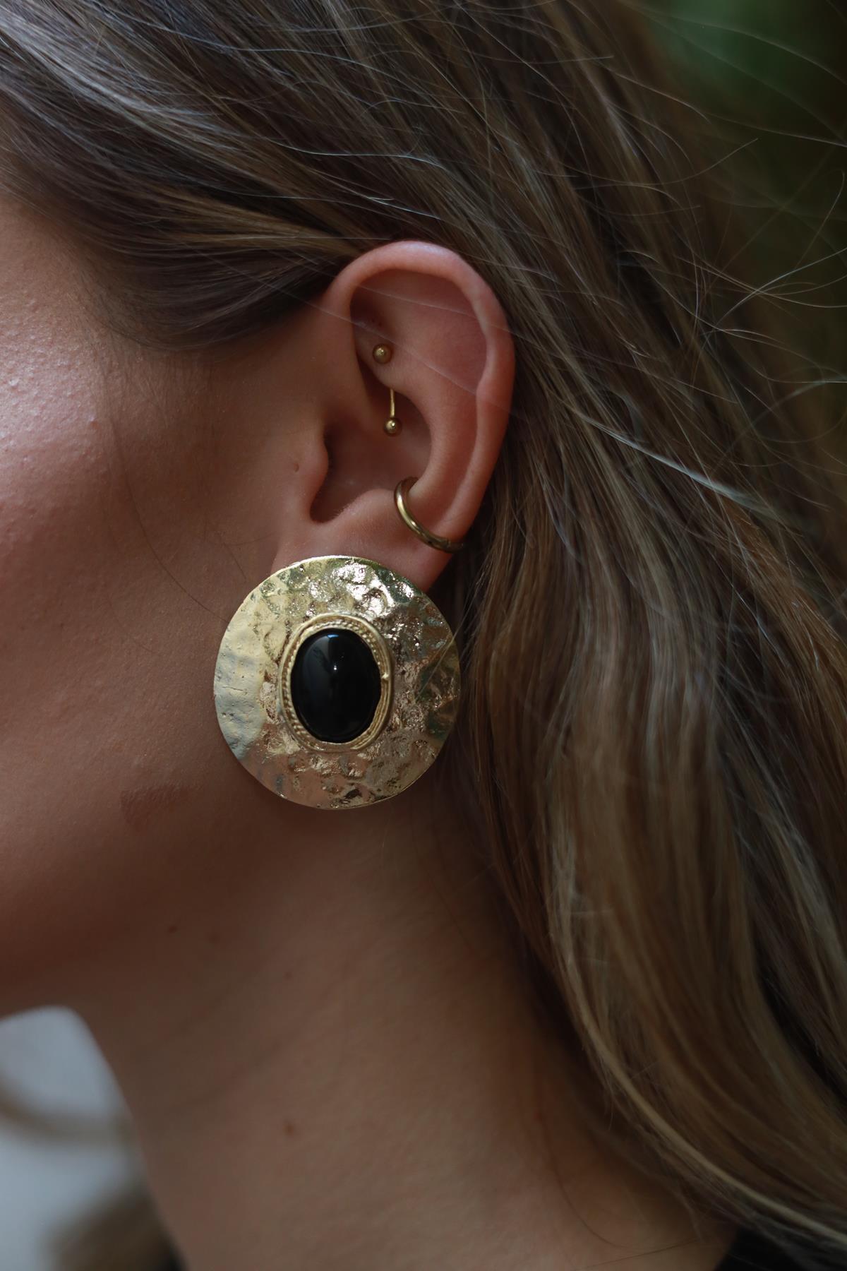 Gold Rengi Siyah Taş Detaylı Klipsli  Küpe