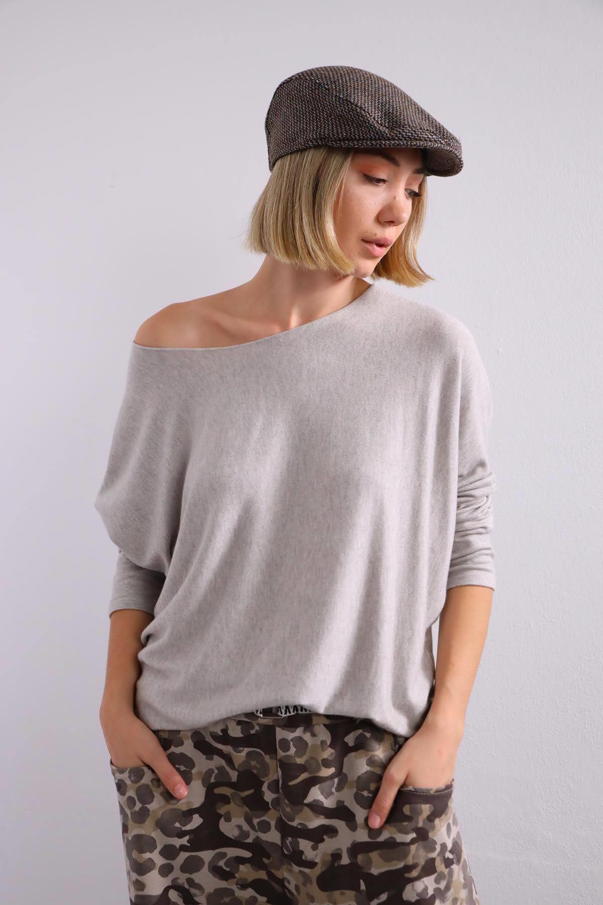 Krem Rengi Bisiklet Yaka Yarasa Kol Bluz - Şaman Butik Krem Rengi Bisiklet Yaka Yarasa Kol Bluz