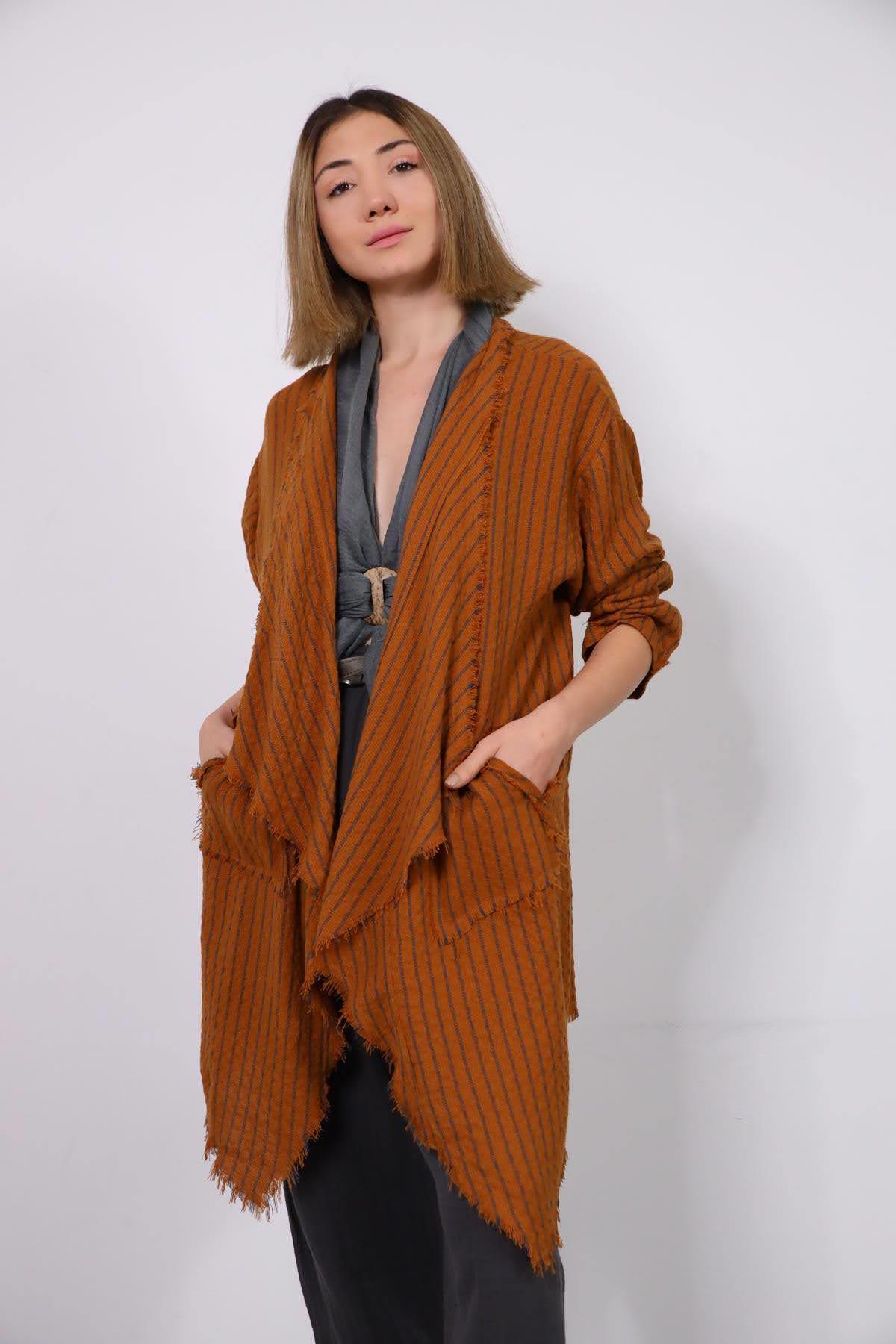 Kiremit Rengi Çizgili Saçak Detaylı Pelerin - Şaman Butik Kiremit Rengi Çizgili Saçak Detaylı Pelerin