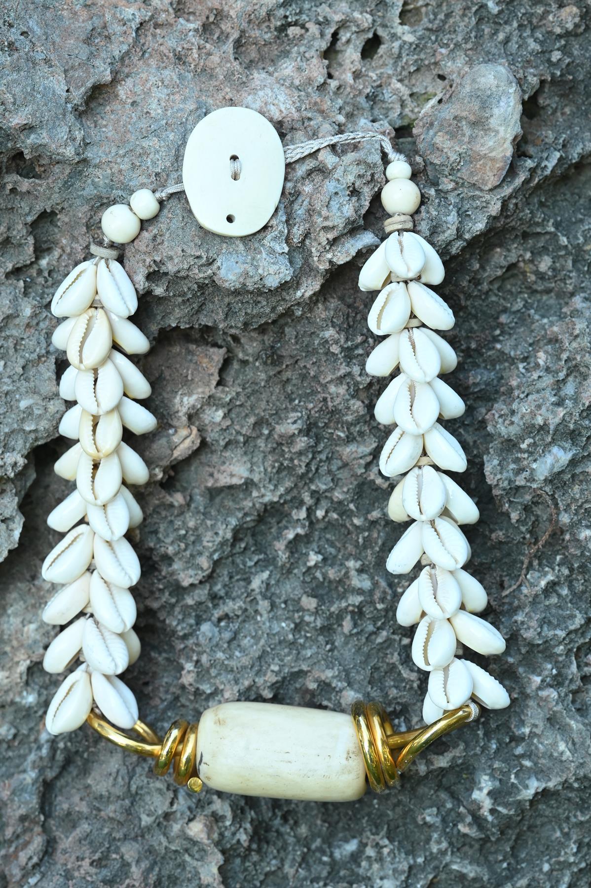 Kemik Detaylı Deniz Kabuğu Tasarım Kolye