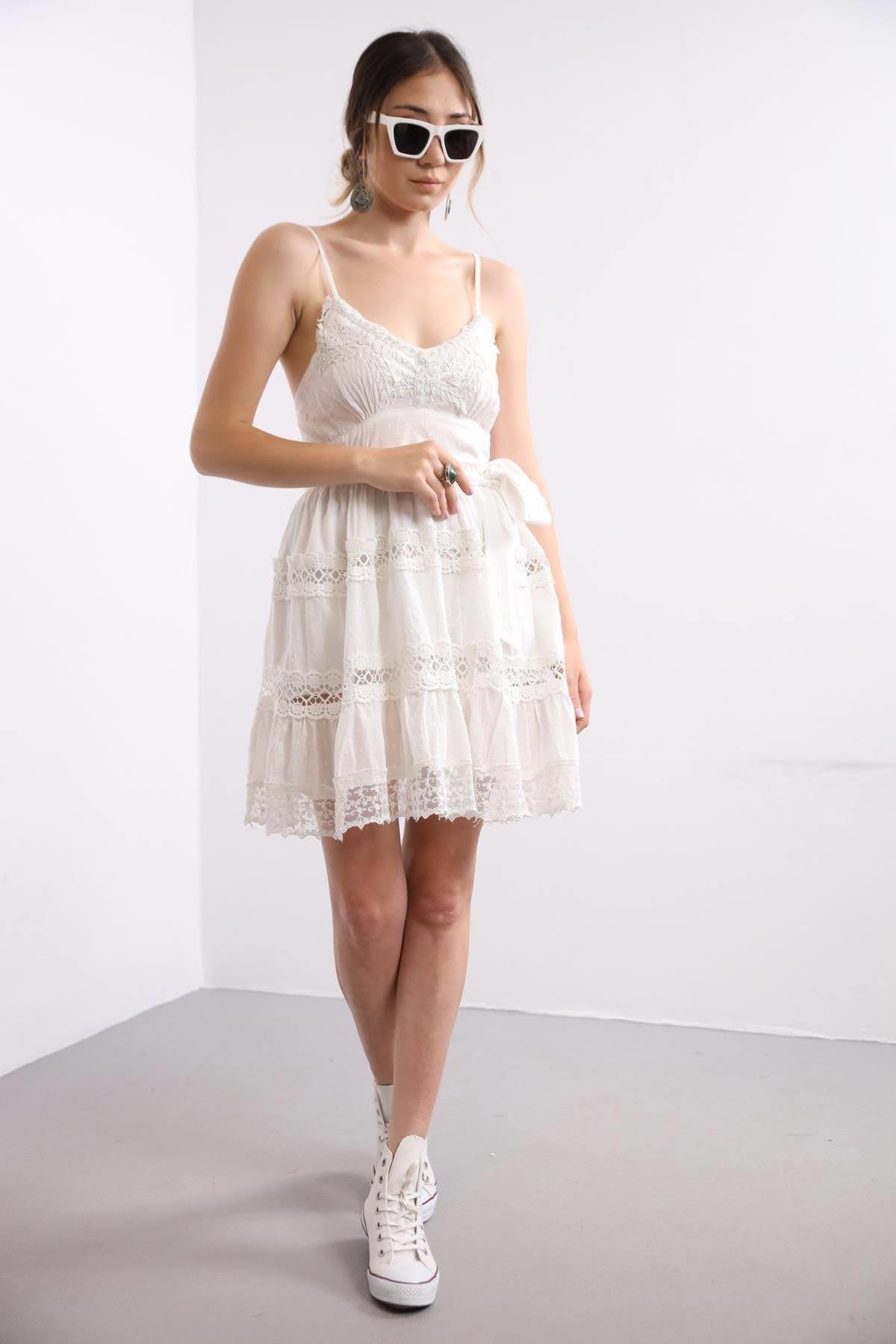 Beyaz Boncuk İşlemeli Dantelli Bohem Elbise - Şaman Butik Beyaz Boncuk İşlemeli Dantelli Bohem Elbise