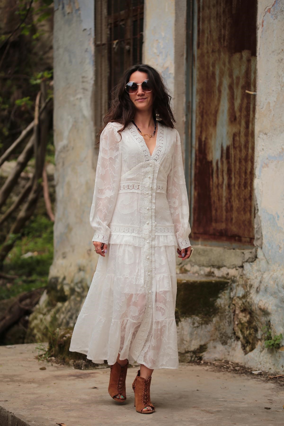 Beyaz Dantel İşlemeli V Yaka Bohem Elbise - Şaman Butik - Bohem Giyim ve  Aksesuar | Kadın & Erkek